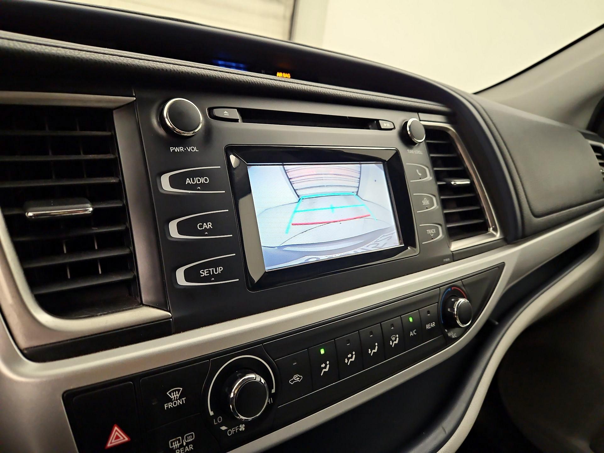 Thumbnail: 2019 Toyota Highlander - 14