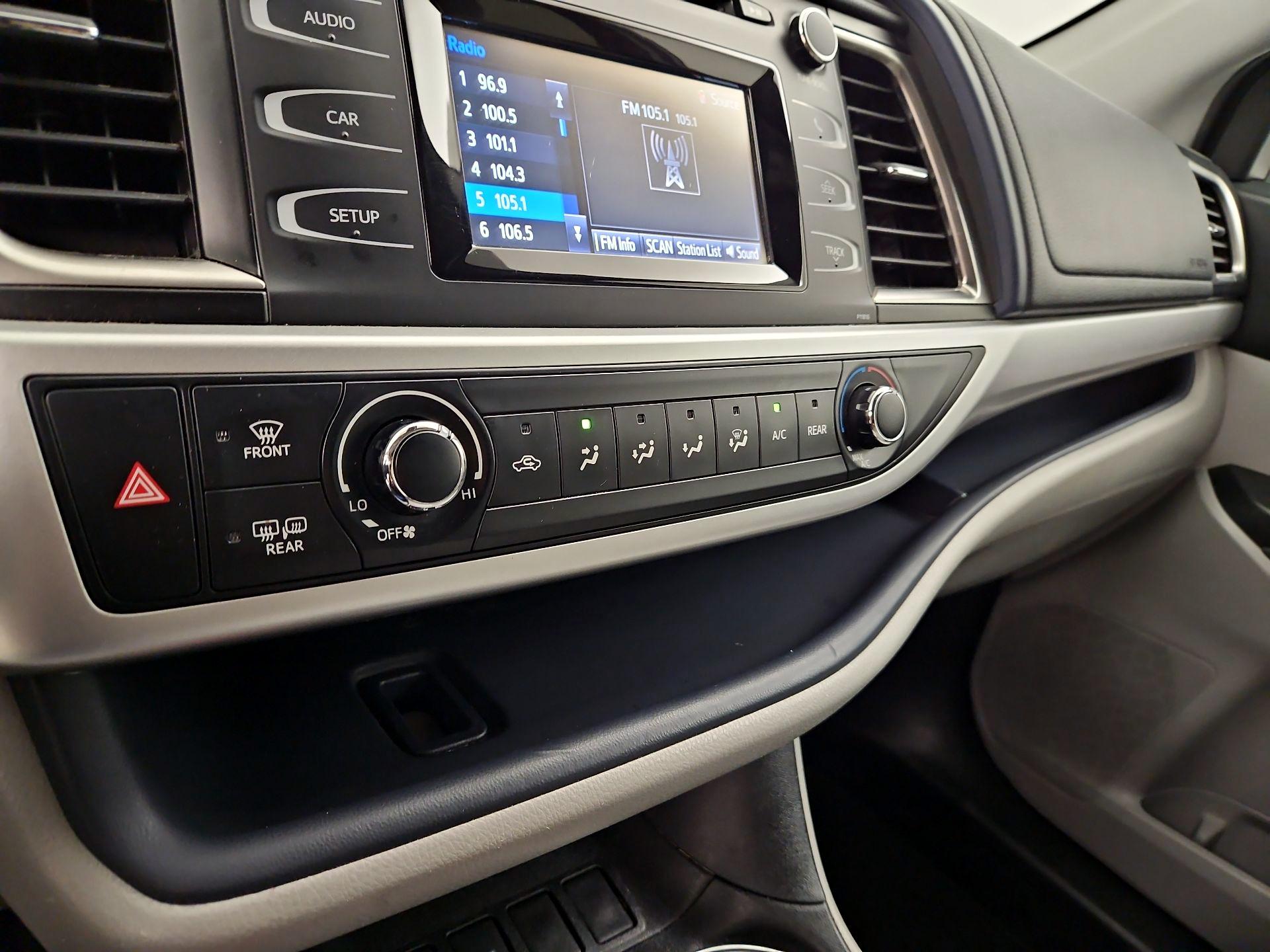 Thumbnail: 2019 Toyota Highlander - 16