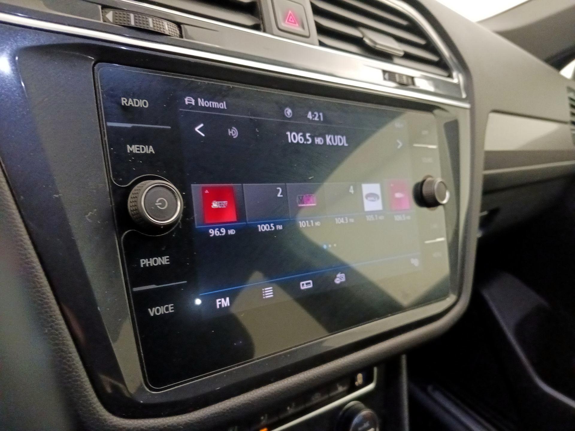 Thumbnail: 2020 Volkswagen Tiguan - 15