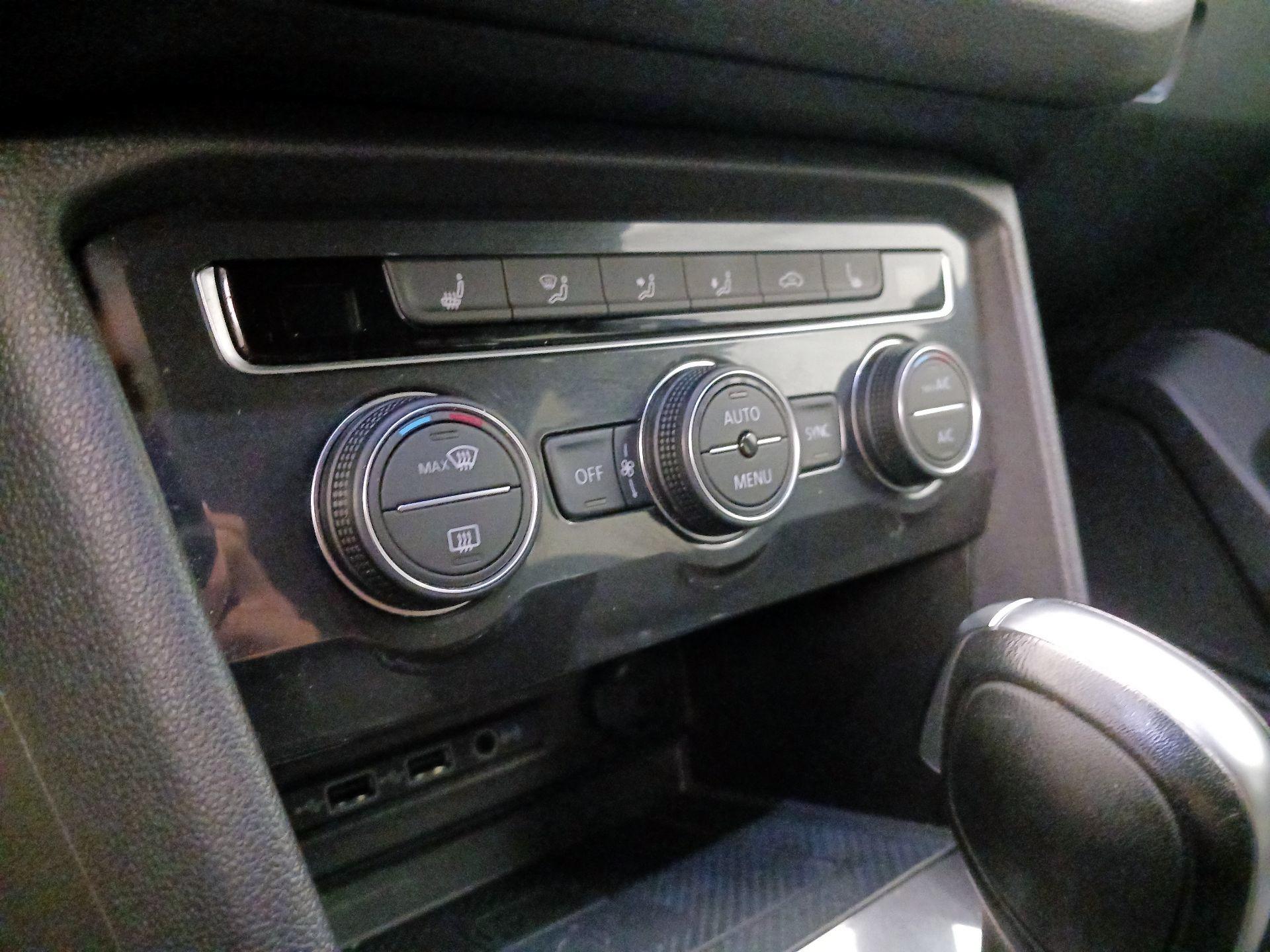 Thumbnail: 2020 Volkswagen Tiguan - 16