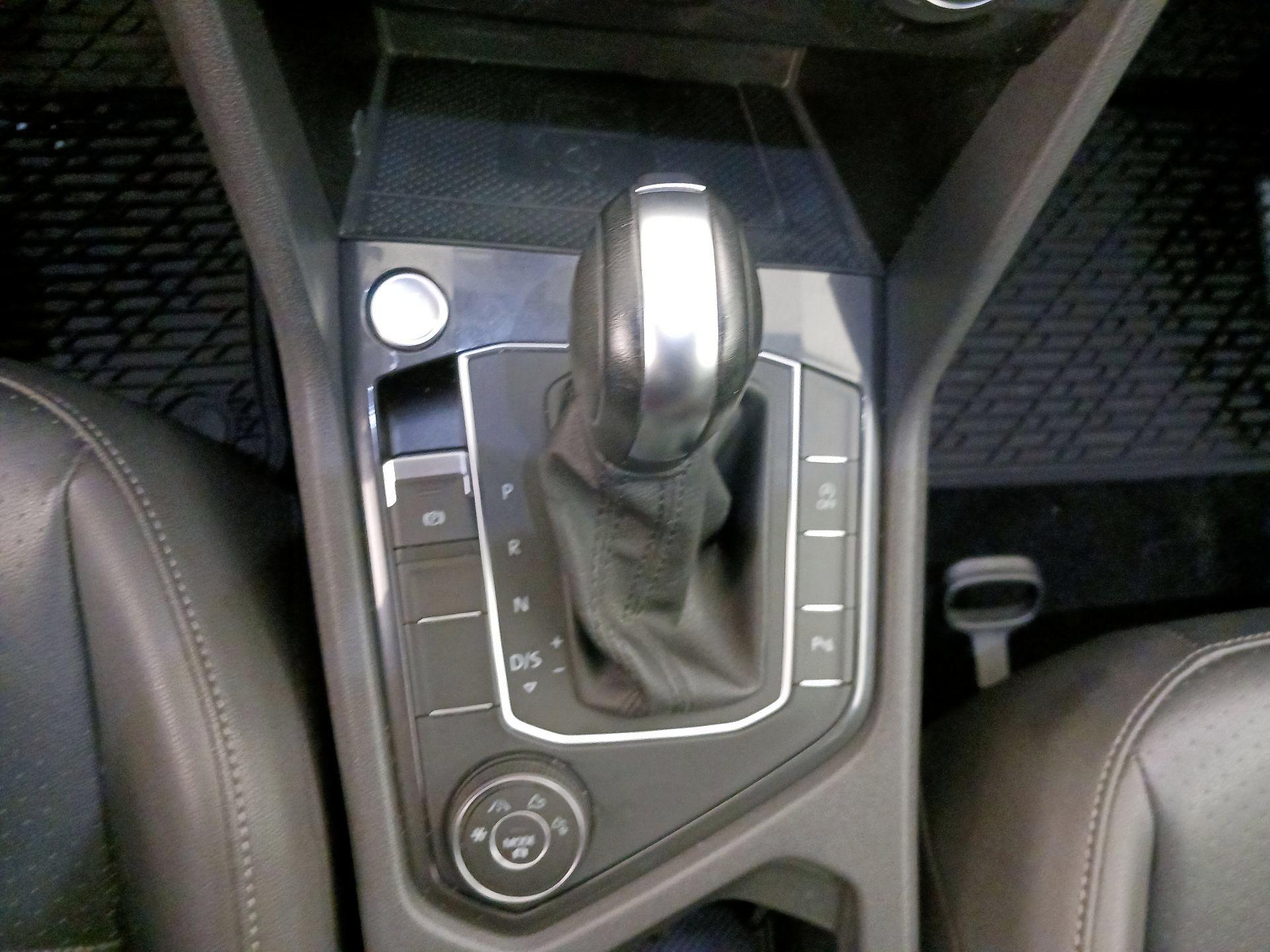 Thumbnail: 2020 Volkswagen Tiguan - 17