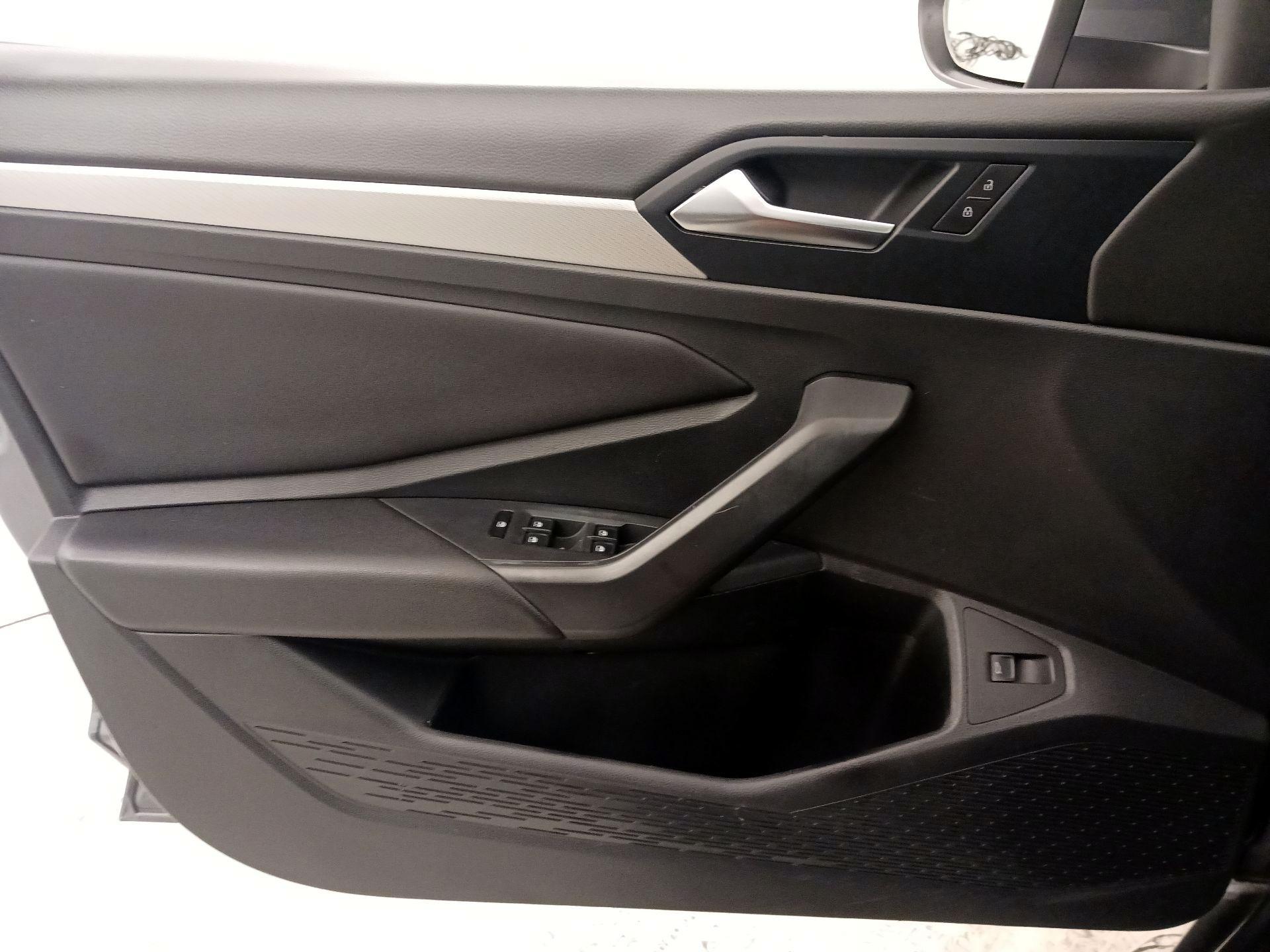 Thumbnail: 2019 Volkswagen Jetta - 12
