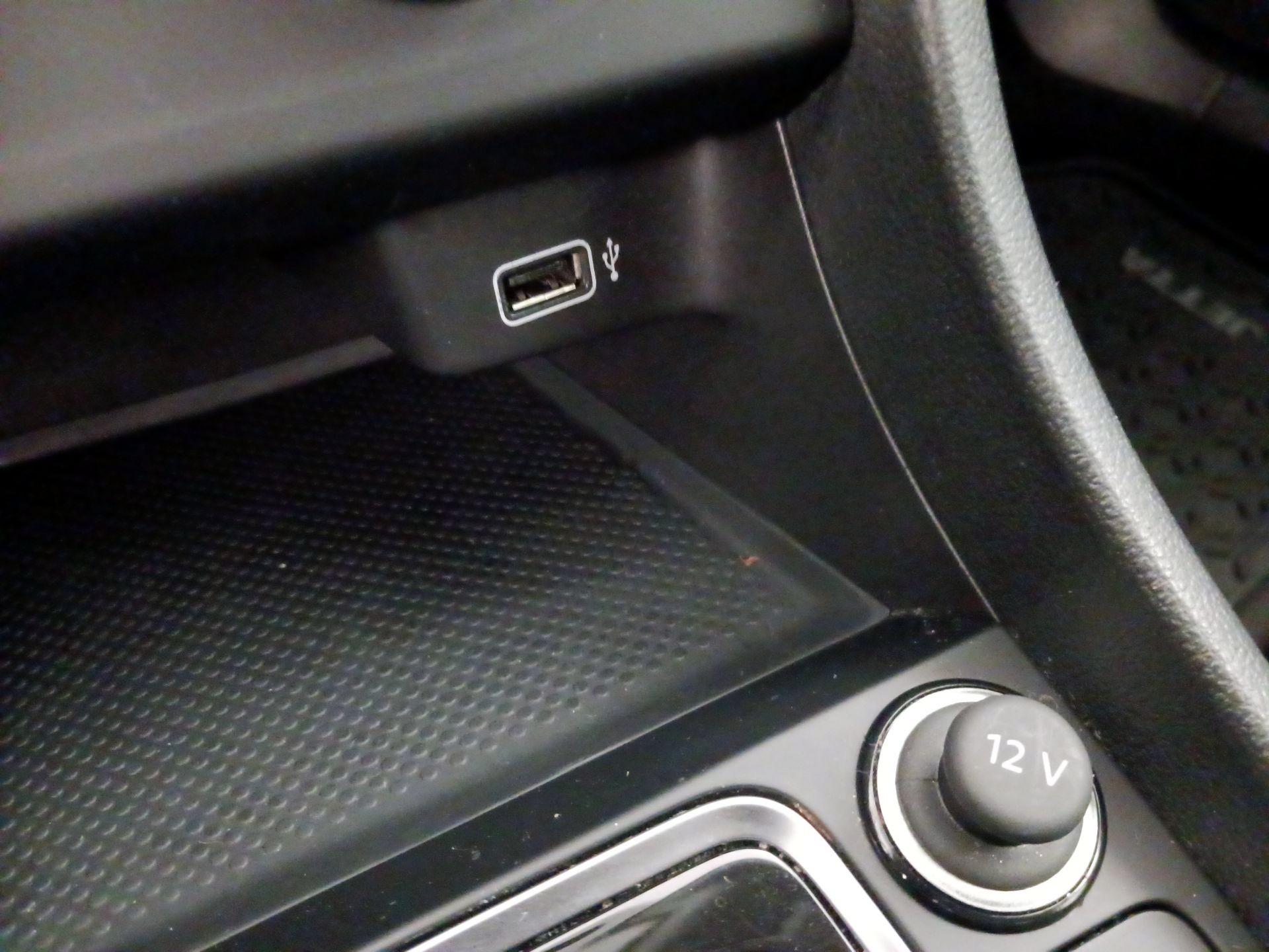 Thumbnail: 2019 Volkswagen Jetta - 18