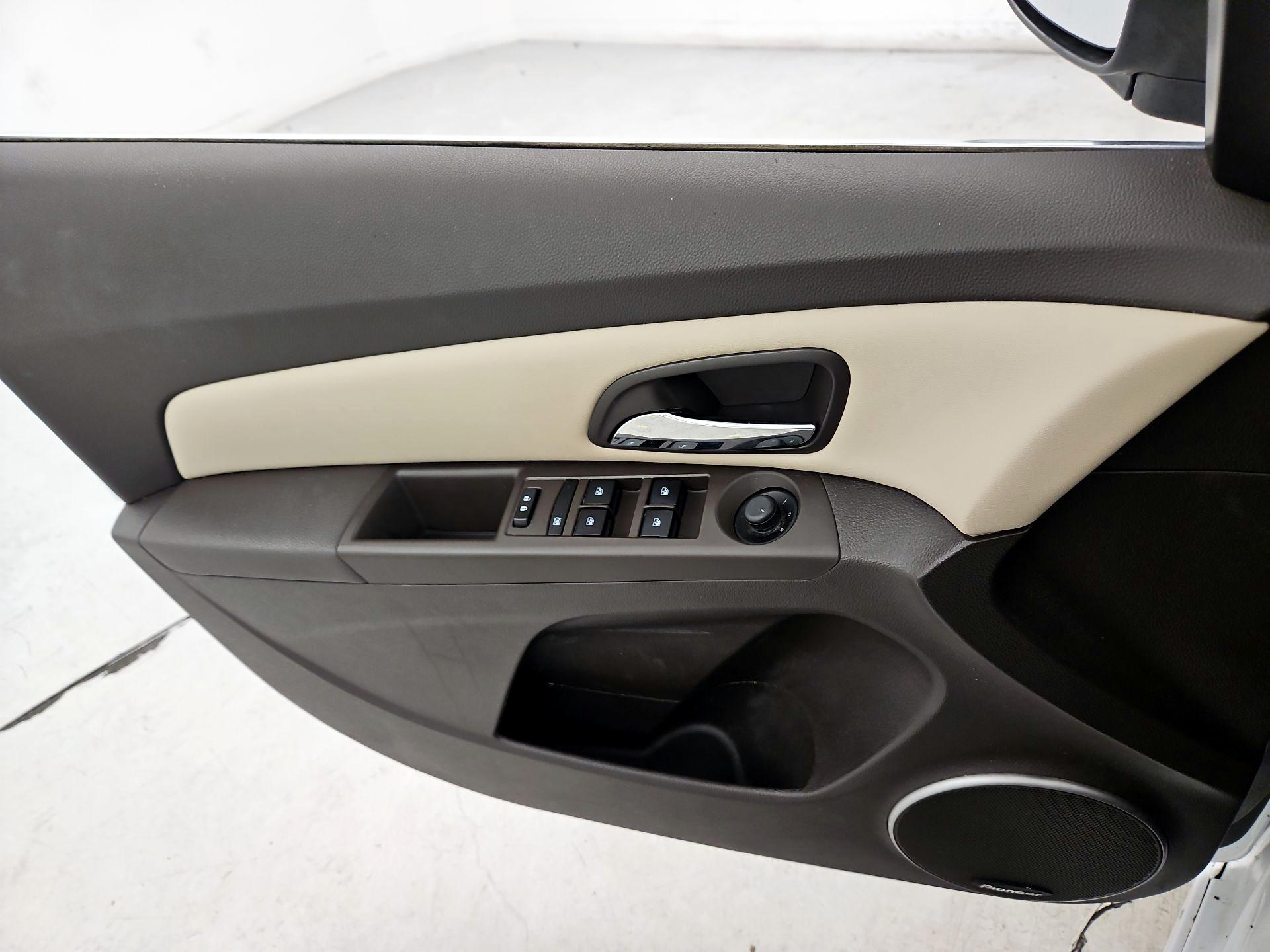 Thumbnail: 2015 Chevrolet Cruze - 12