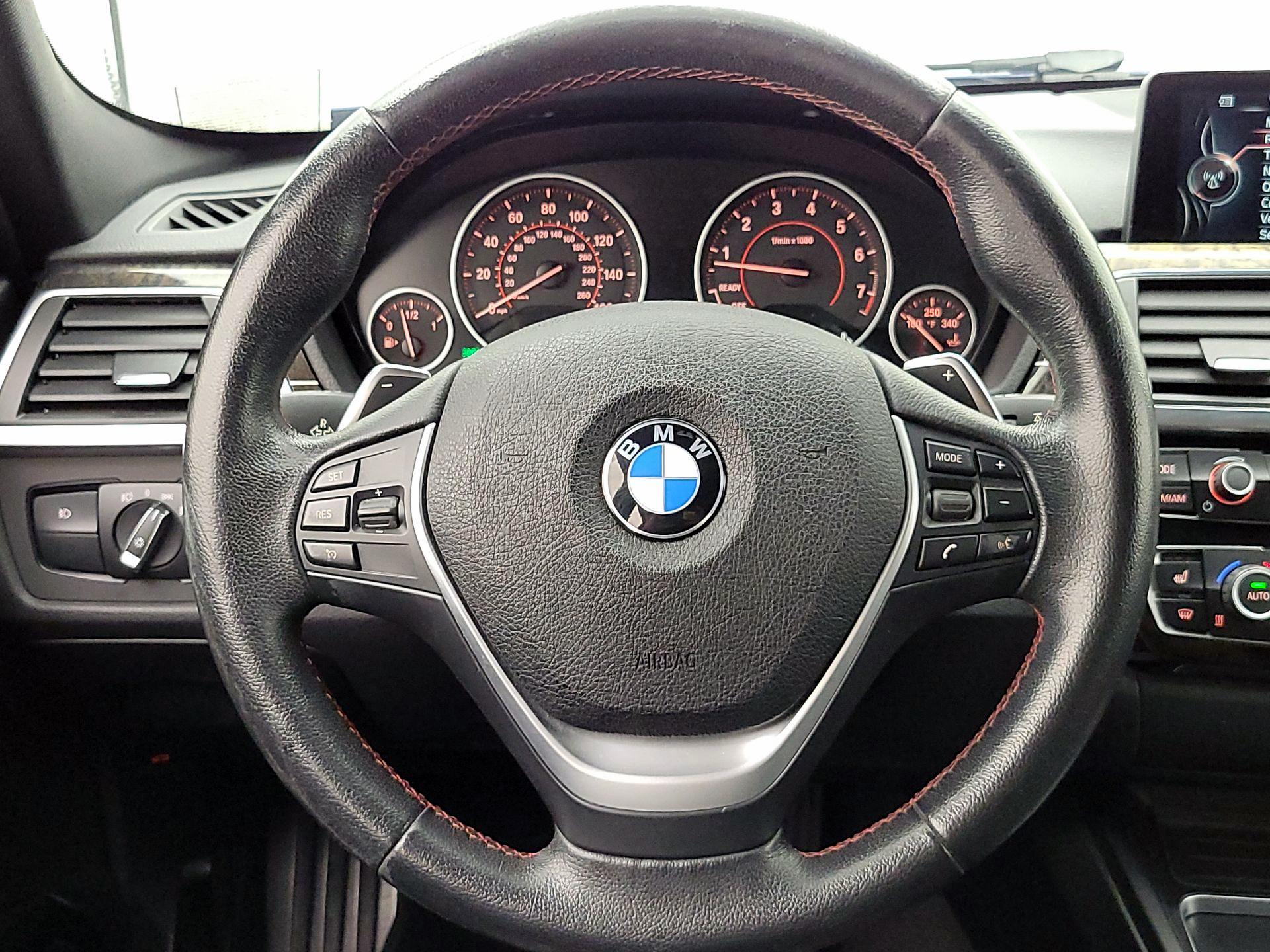 Thumbnail: 2016 BMW 3 Series - 10