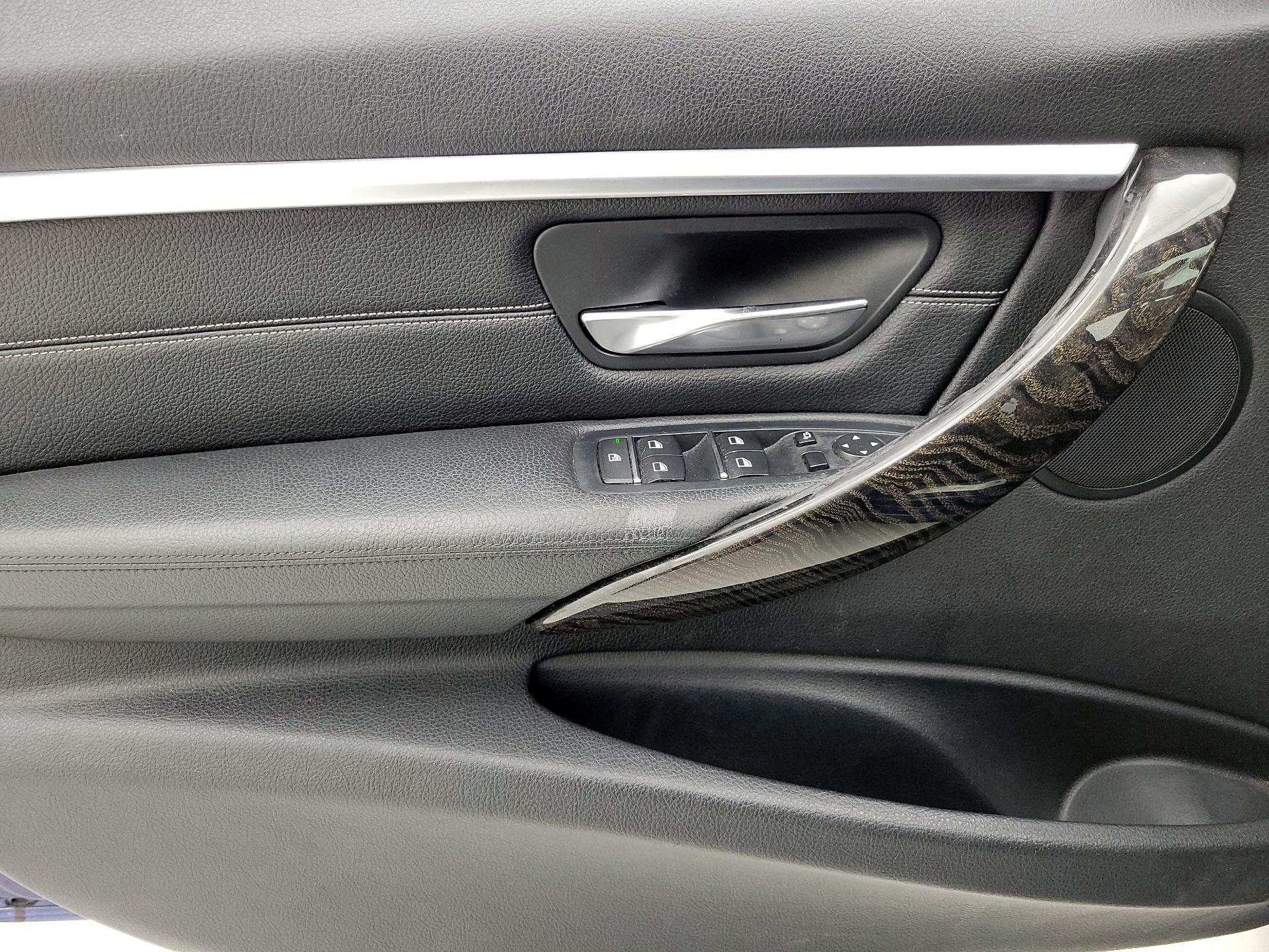 Thumbnail: 2016 BMW 3 Series - 12
