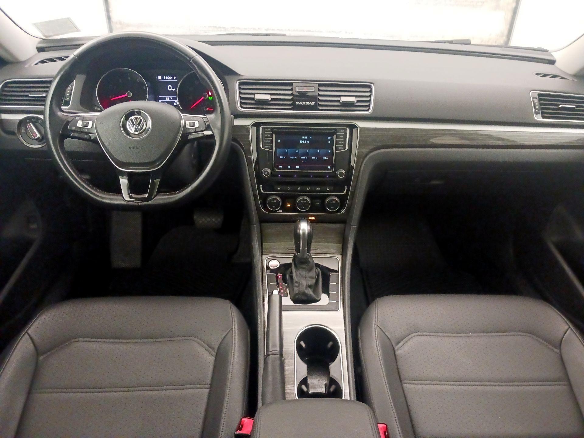 Thumbnail: 2018 Volkswagen Passat - 9