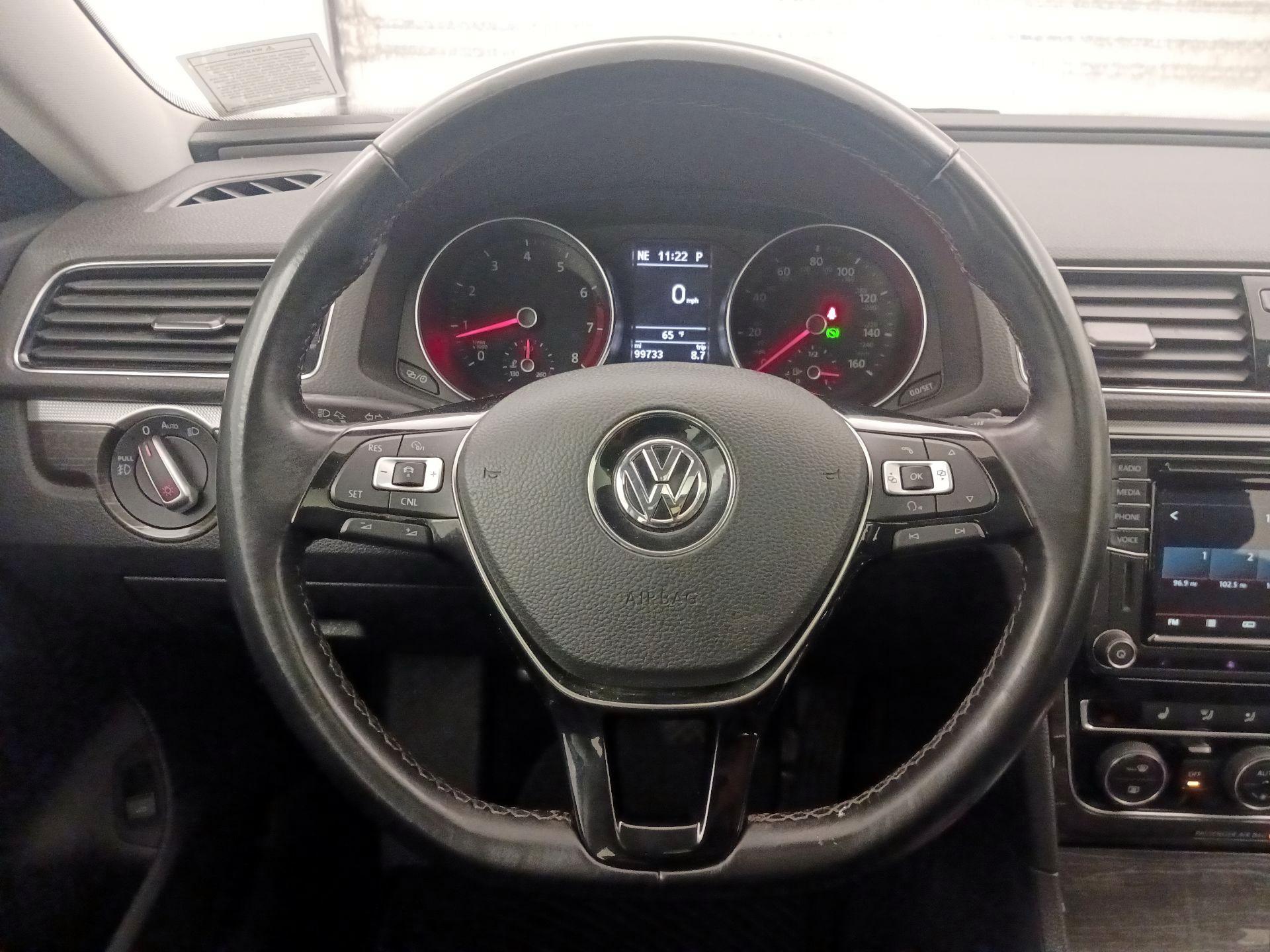 Thumbnail: 2018 Volkswagen Passat - 10