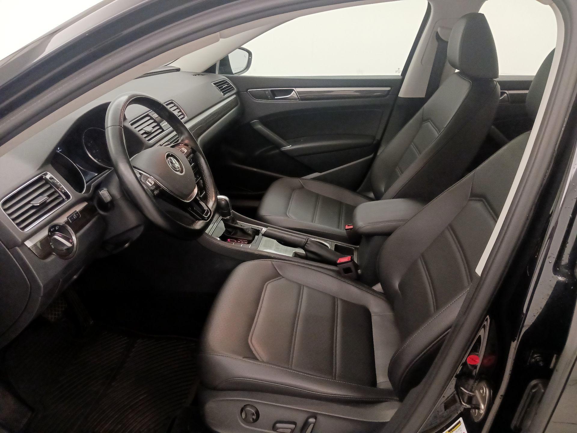 Thumbnail: 2018 Volkswagen Passat - 11