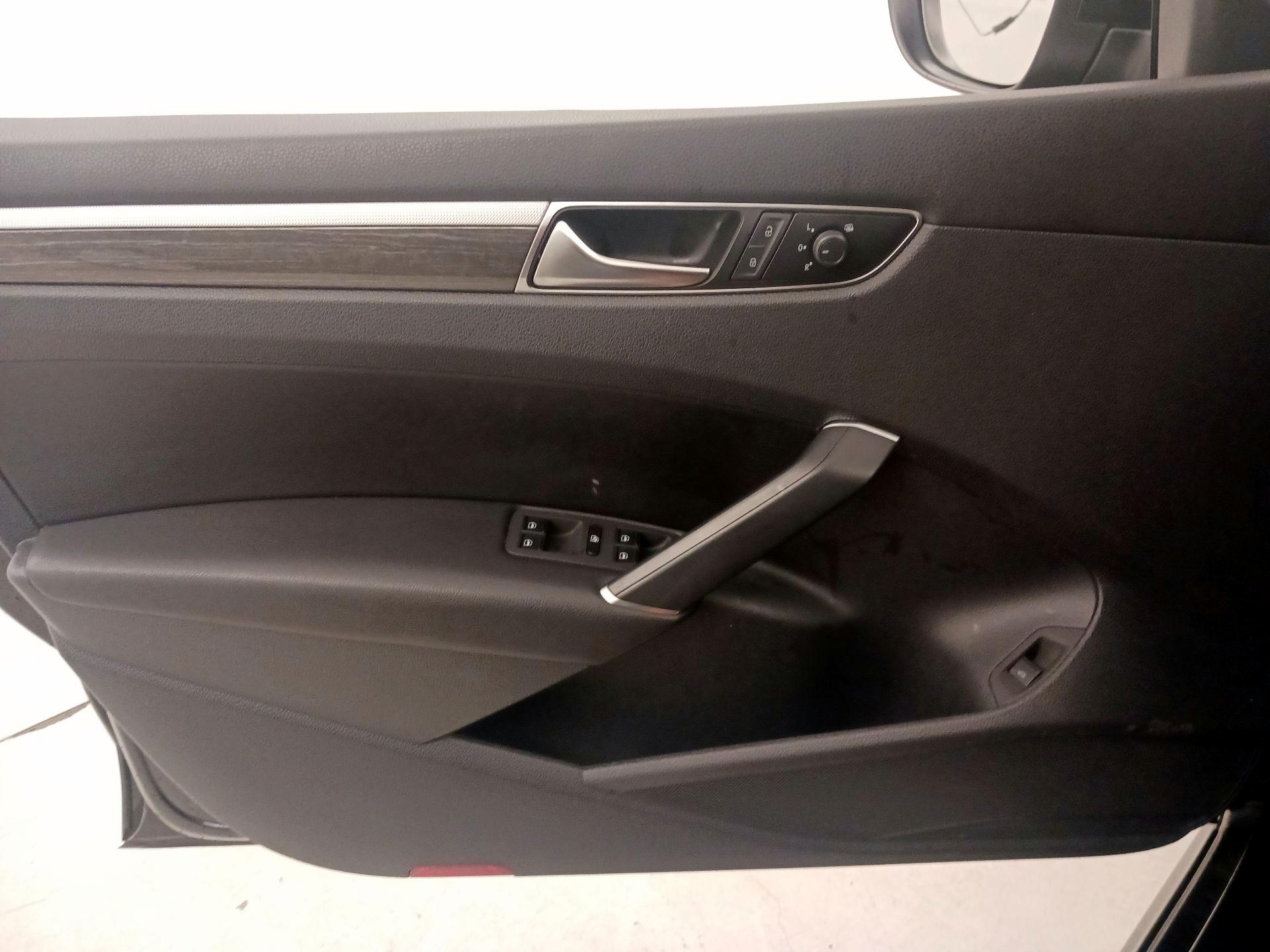 Thumbnail: 2018 Volkswagen Passat - 12