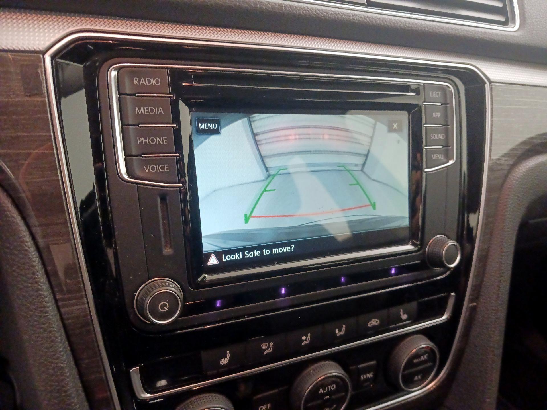 Thumbnail: 2018 Volkswagen Passat - 14