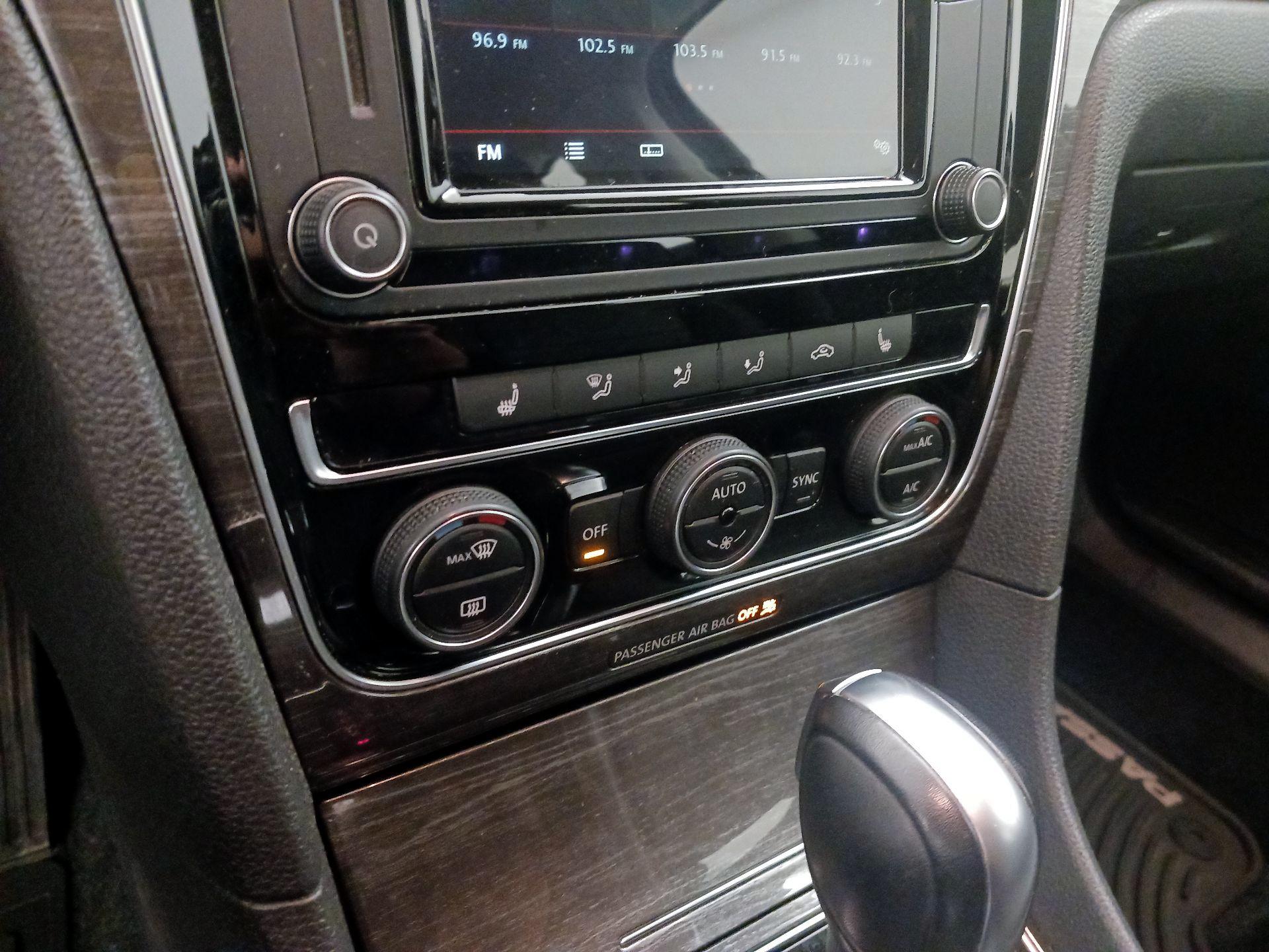 Thumbnail: 2018 Volkswagen Passat - 16