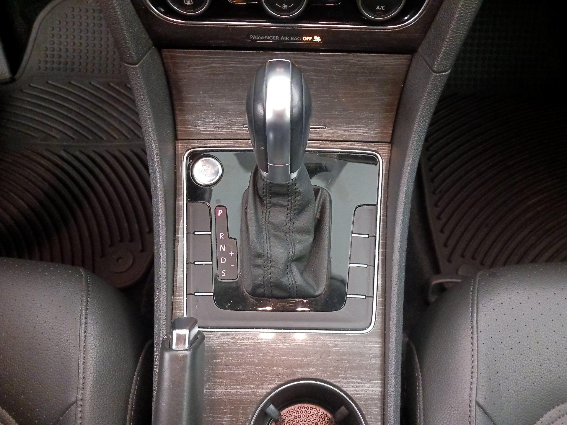 Thumbnail: 2018 Volkswagen Passat - 17