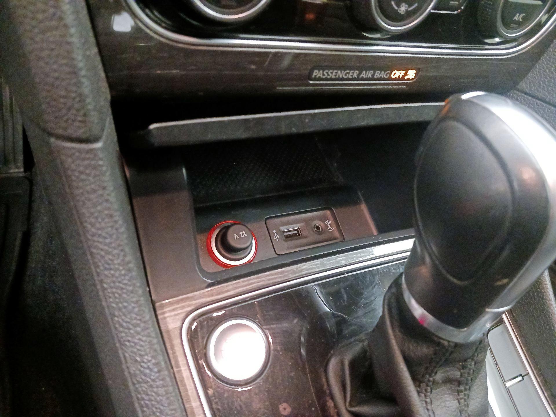 Thumbnail: 2018 Volkswagen Passat - 18