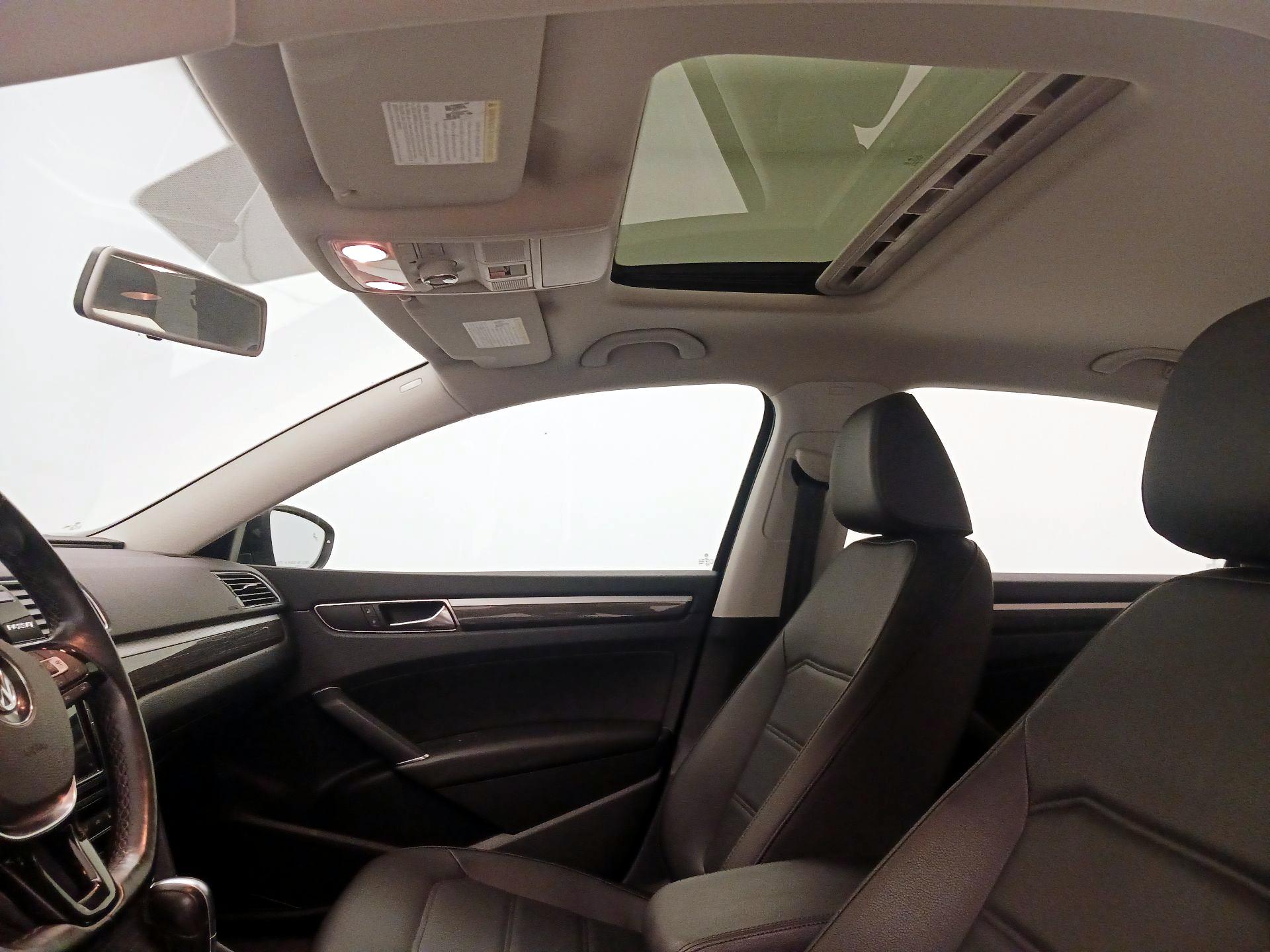 Thumbnail: 2018 Volkswagen Passat - 19