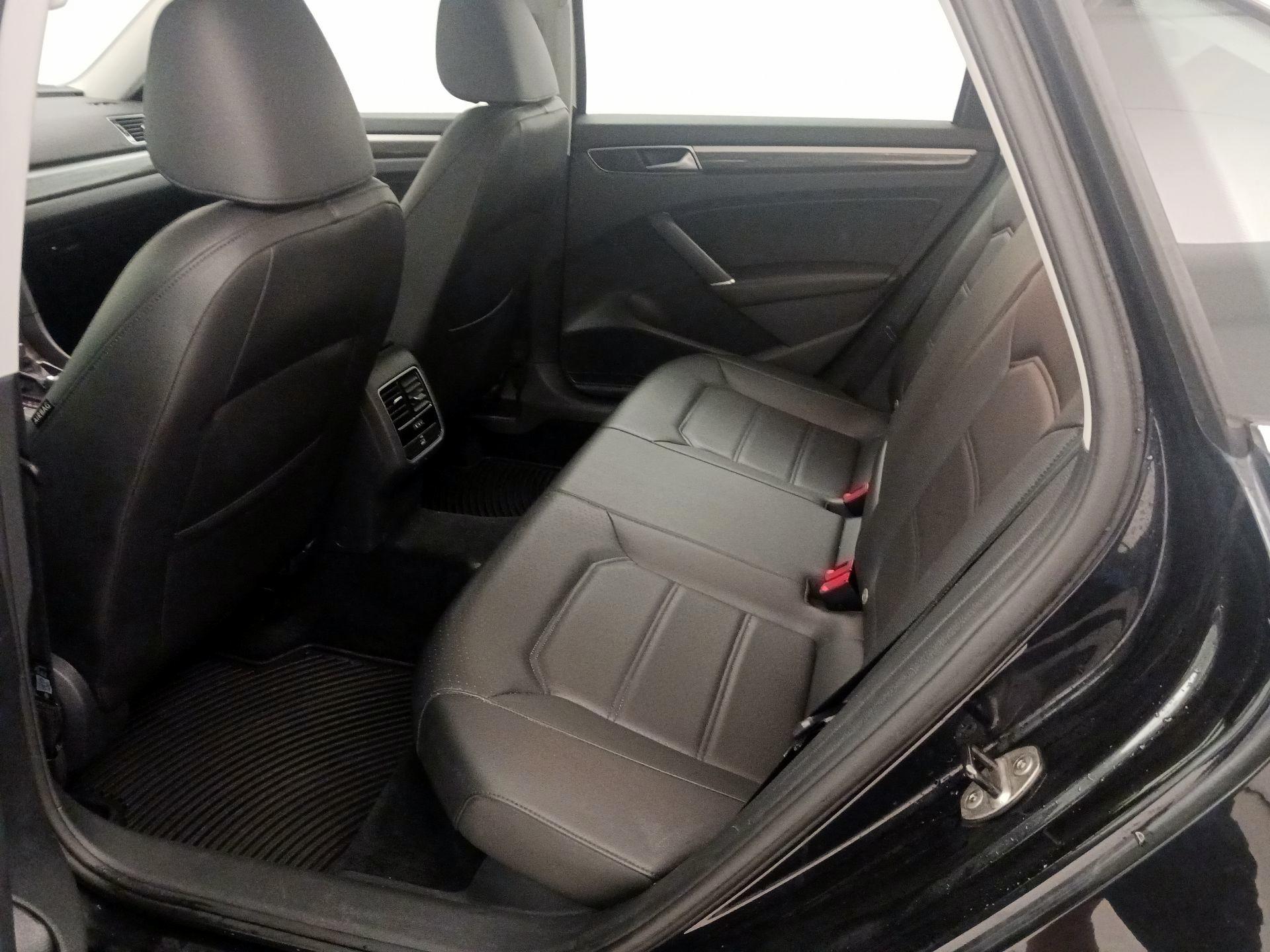 Thumbnail: 2018 Volkswagen Passat - 20