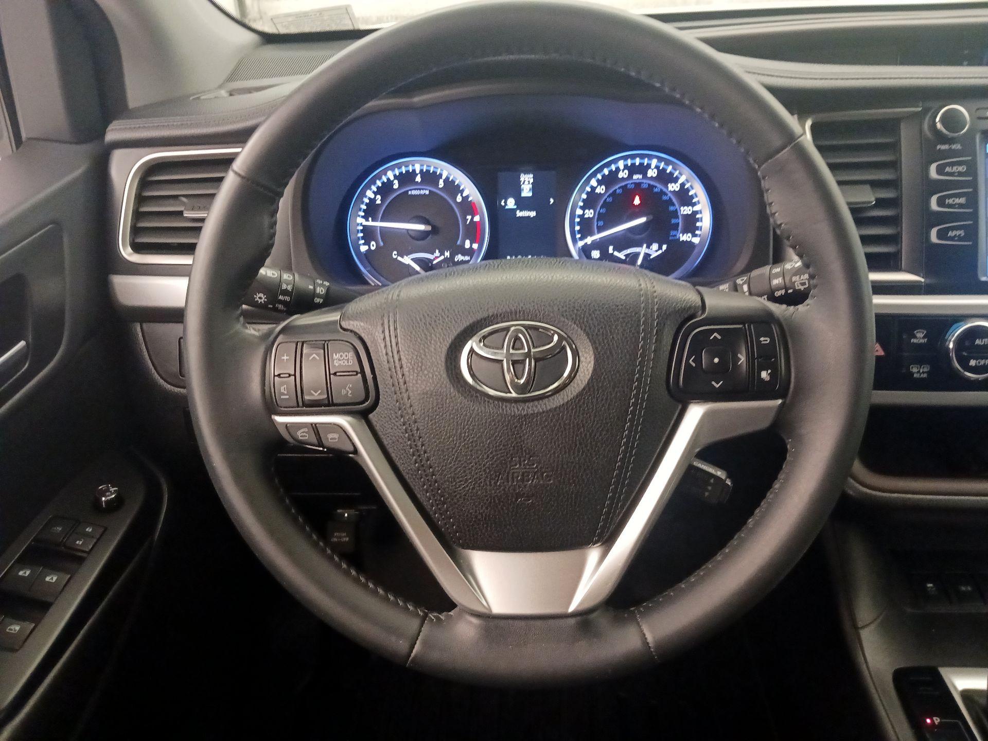 Thumbnail: 2016 Toyota Highlander - 10