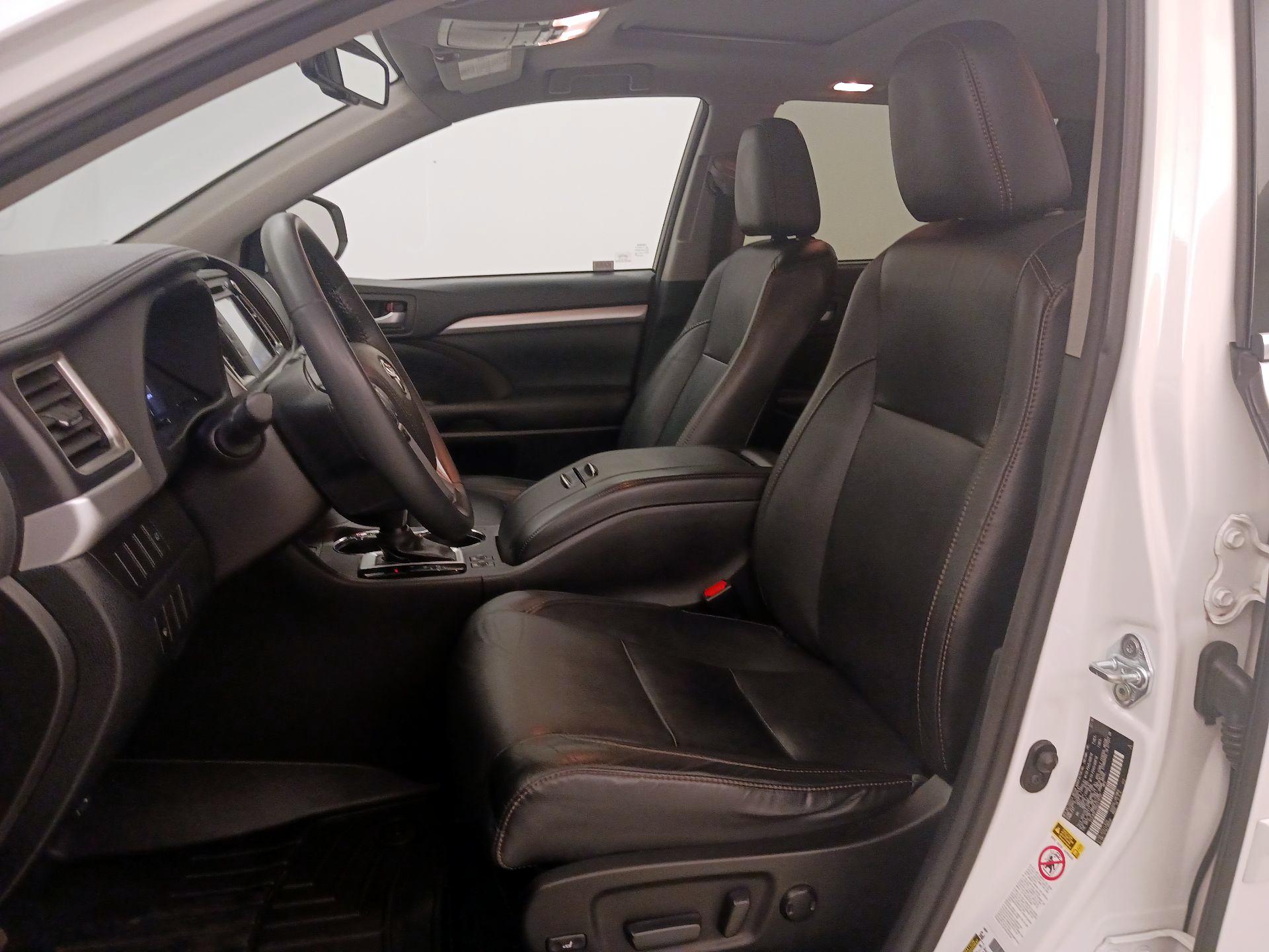 Thumbnail: 2016 Toyota Highlander - 11