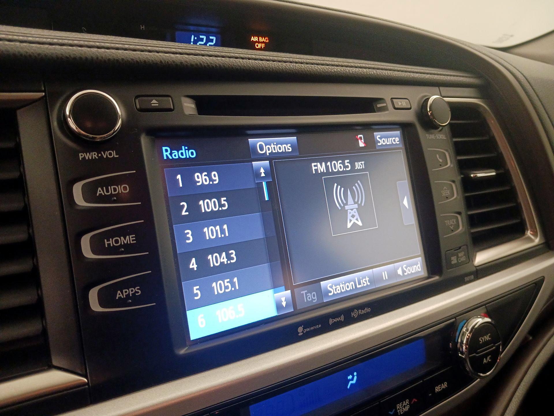 Thumbnail: 2016 Toyota Highlander - 14