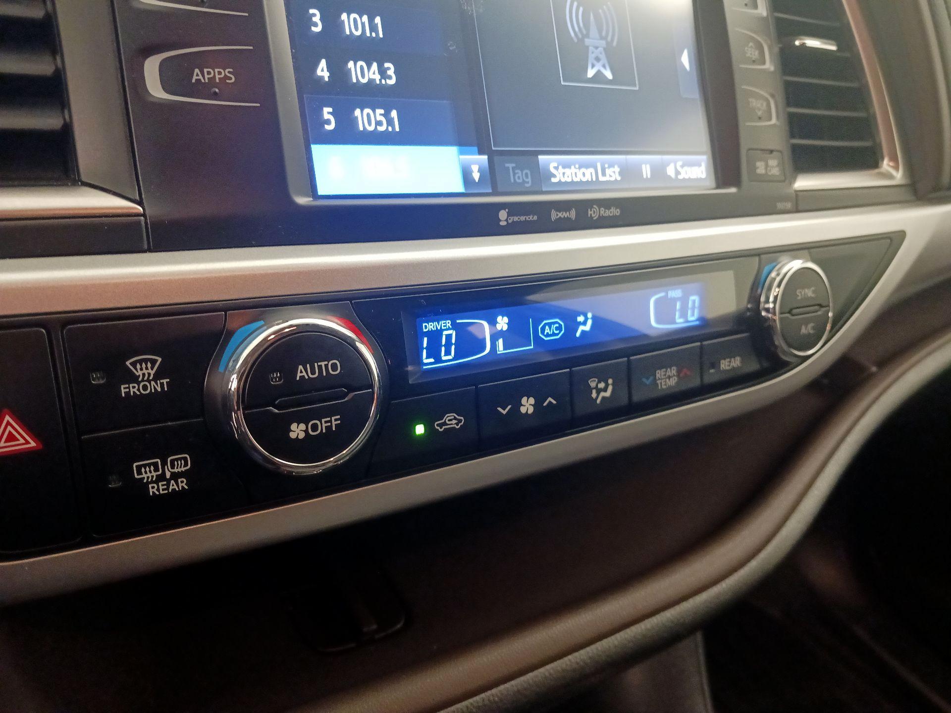 Thumbnail: 2016 Toyota Highlander - 15