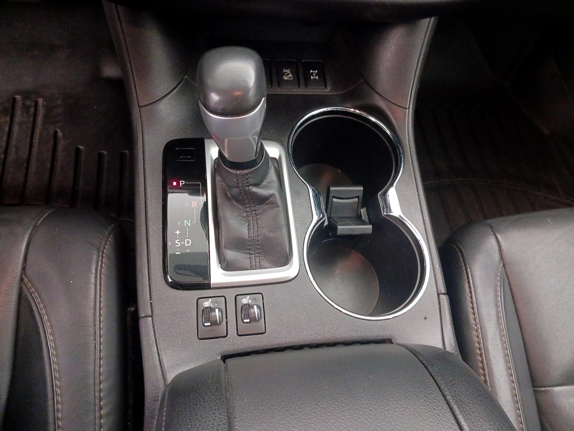 Thumbnail: 2016 Toyota Highlander - 16