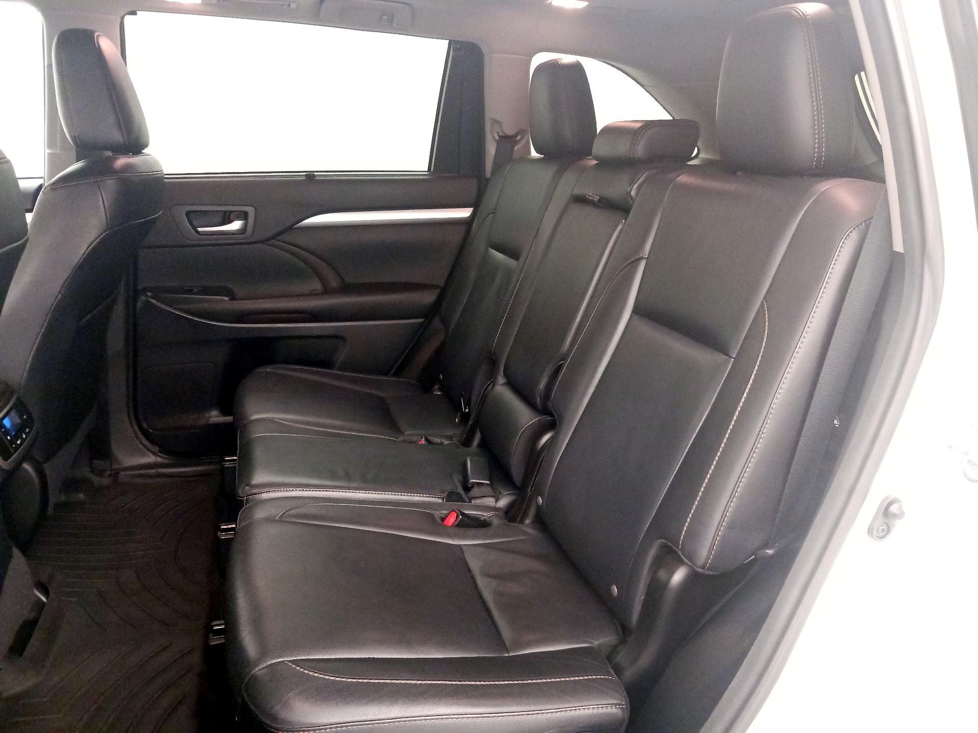 Thumbnail: 2016 Toyota Highlander - 17