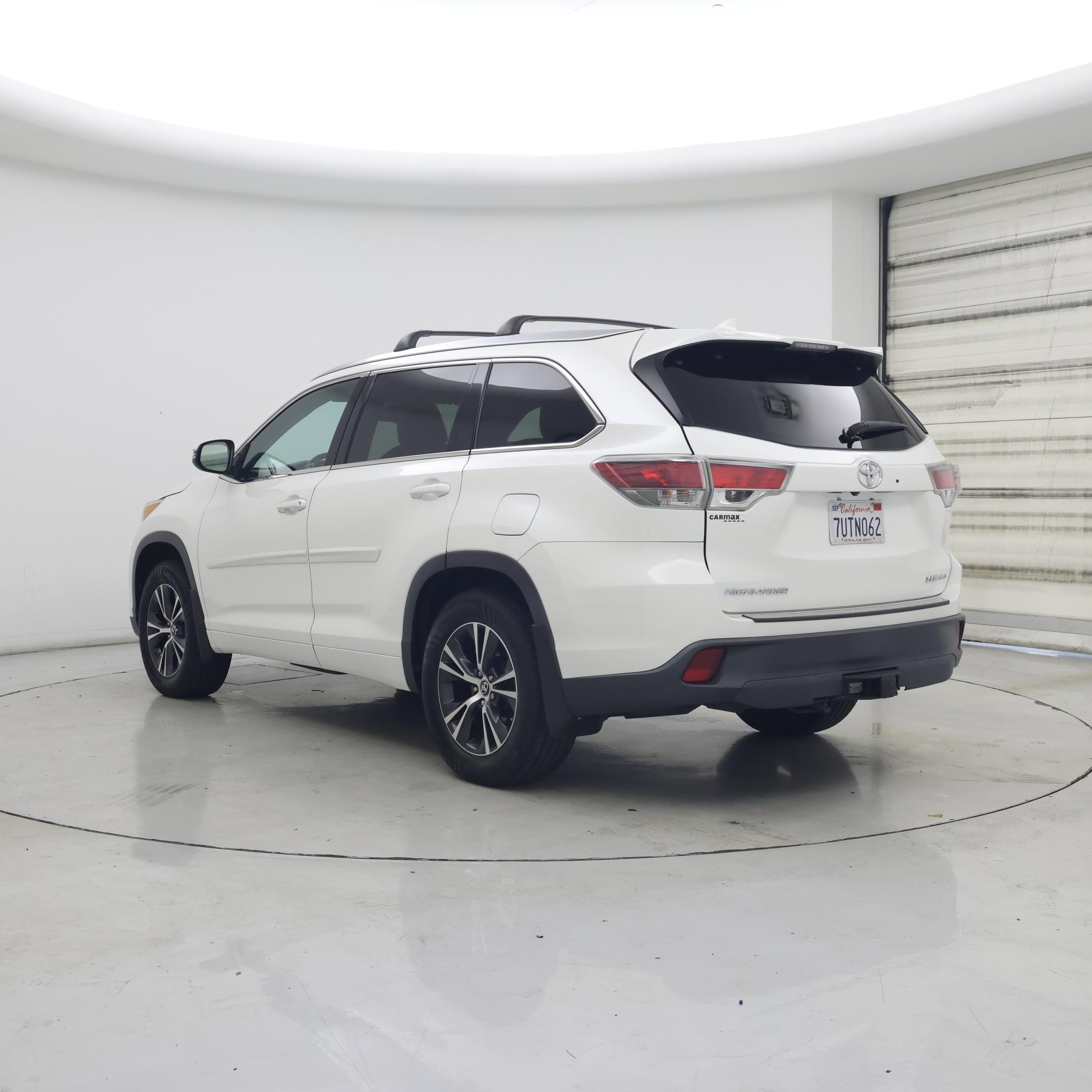 Thumbnail: 2016 Toyota Highlander - 2
