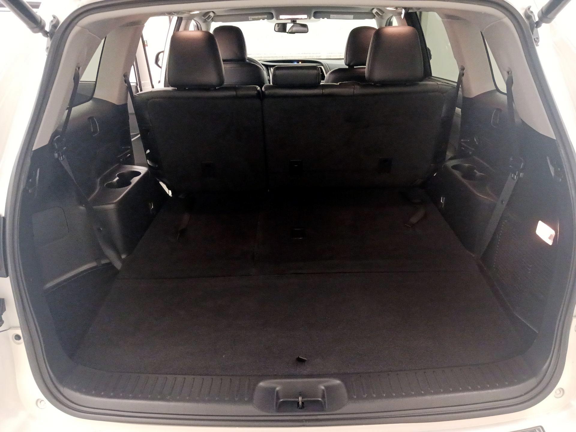 Thumbnail: 2016 Toyota Highlander - 20