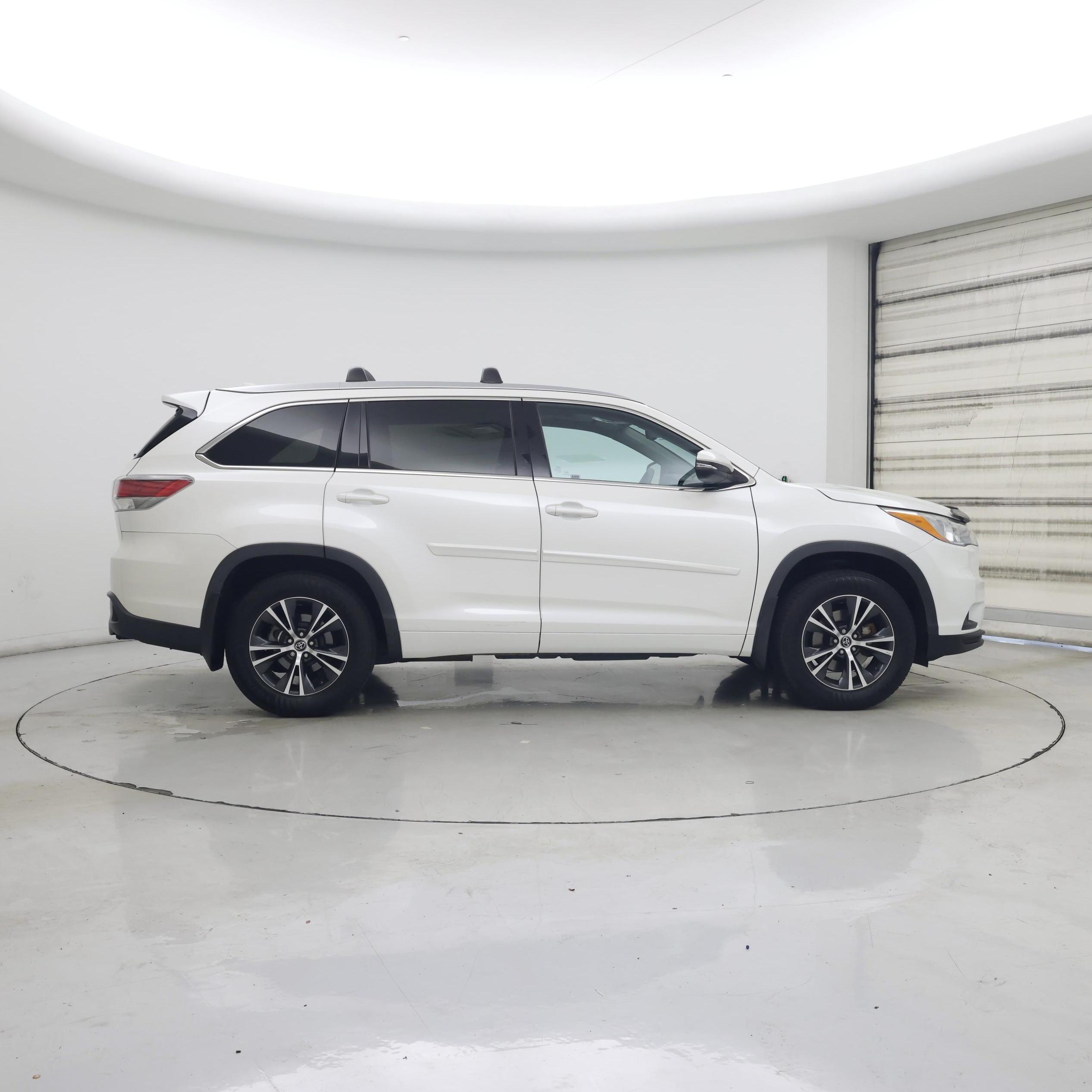 Thumbnail: 2016 Toyota Highlander - 7