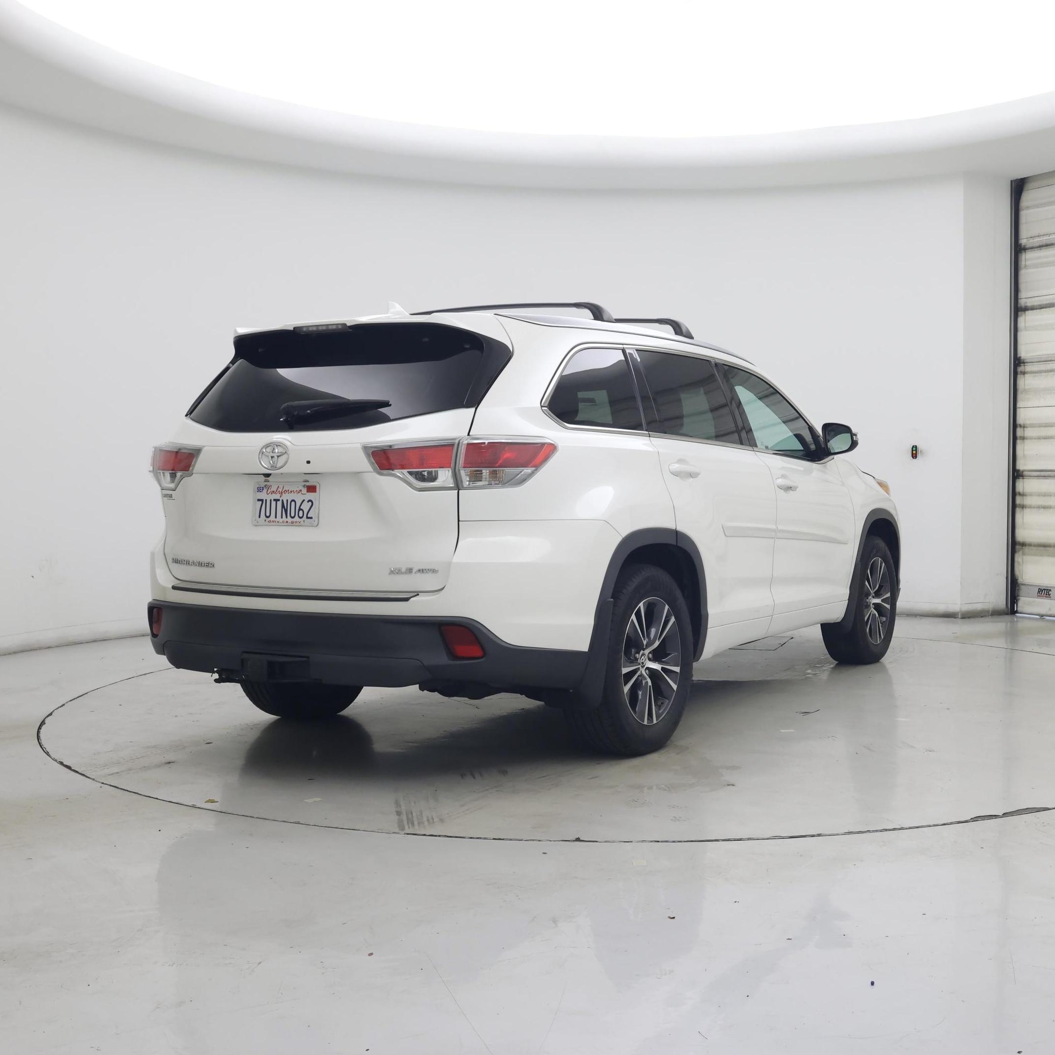 Thumbnail: 2016 Toyota Highlander - 8