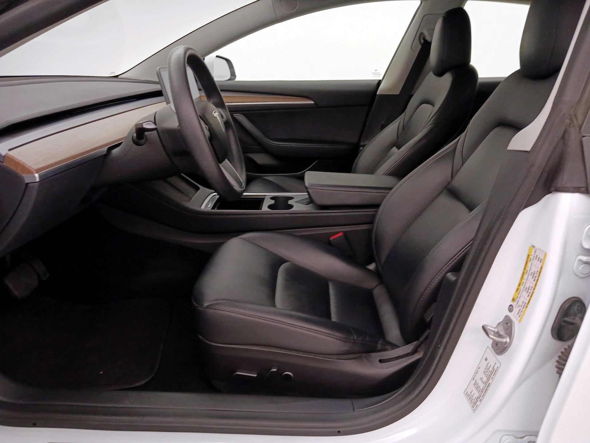 Thumbnail: 2022 Tesla Model 3 - 11