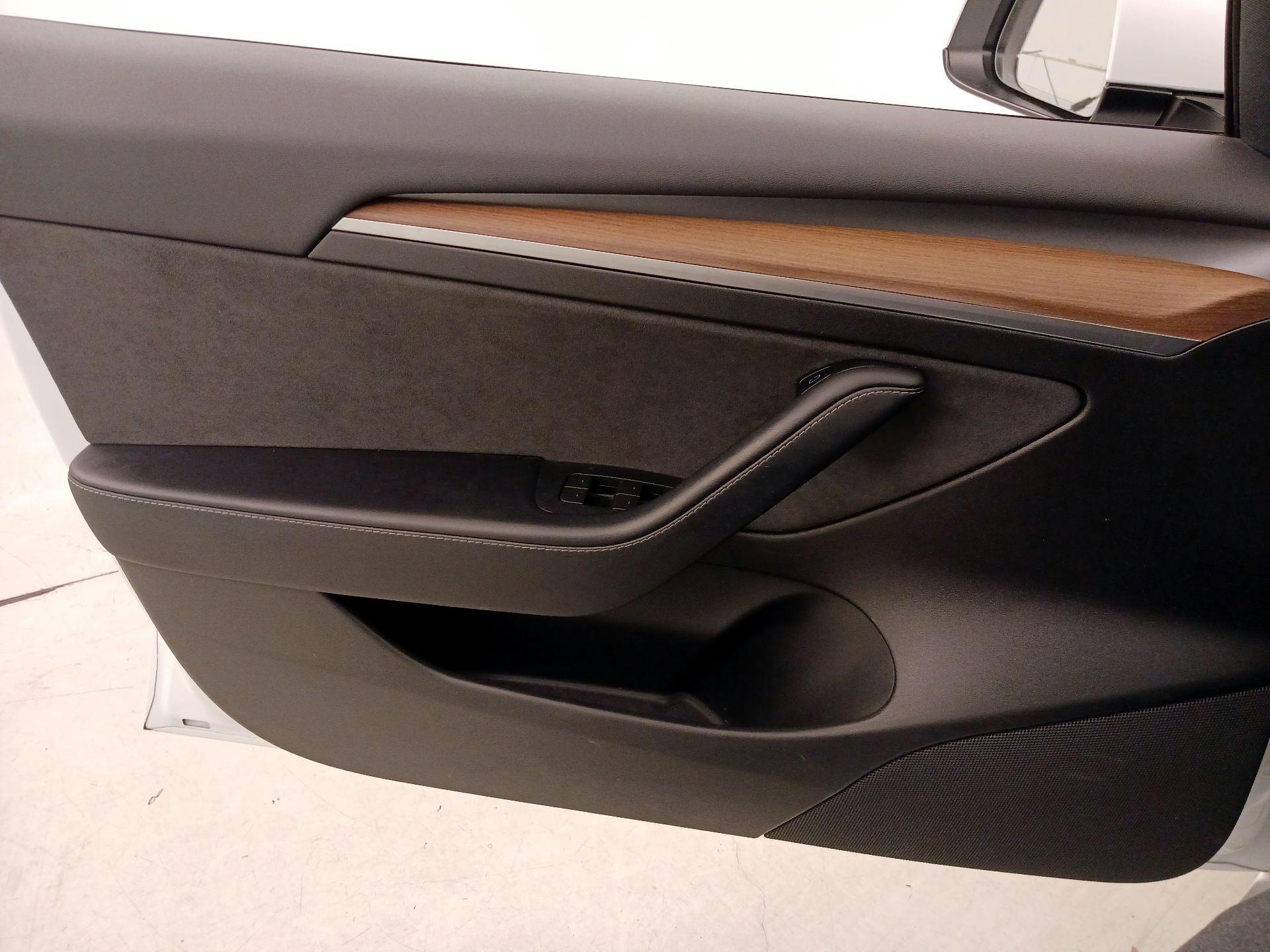 Thumbnail: 2022 Tesla Model 3 - 12