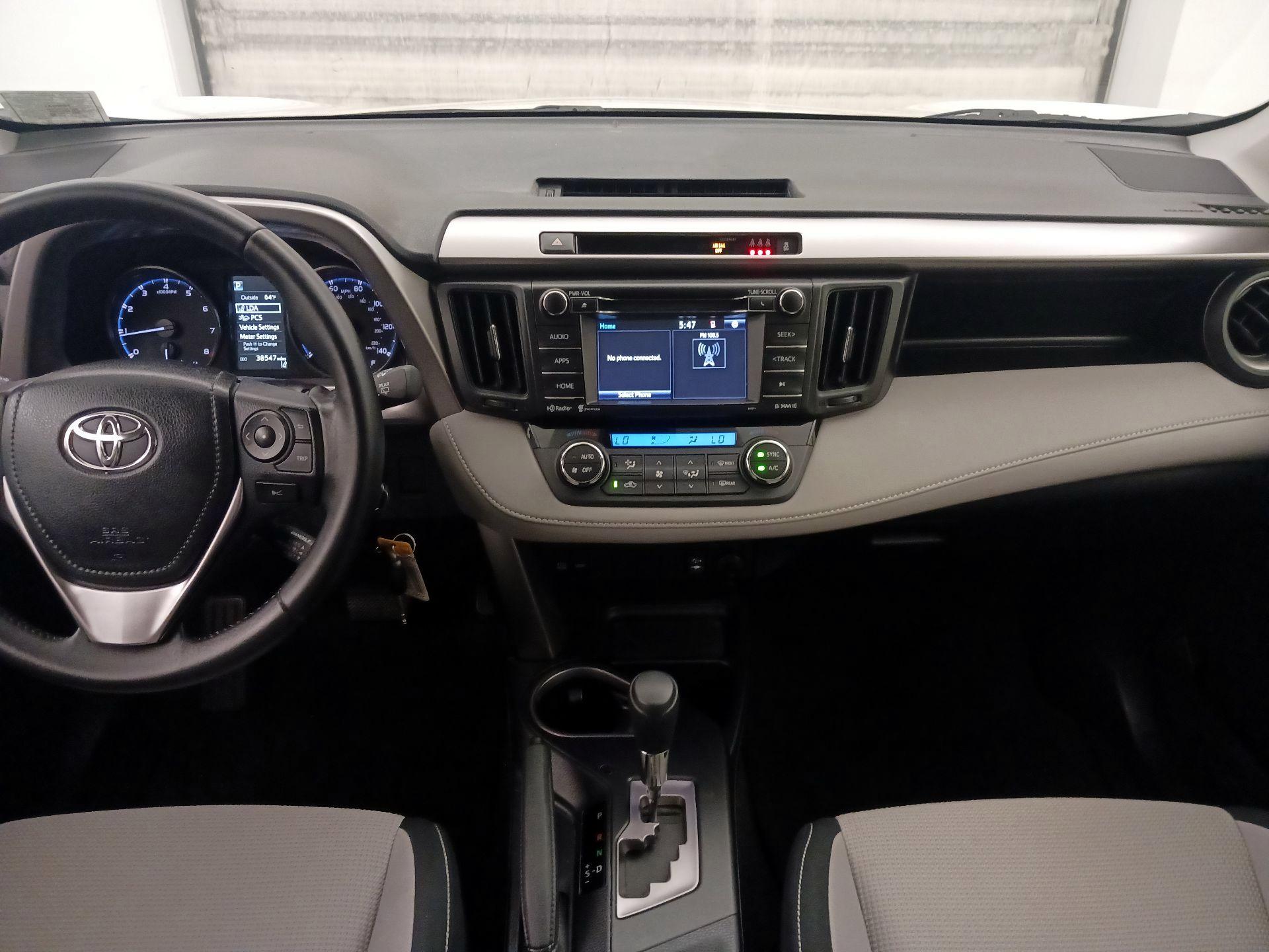 Thumbnail: 2017 Toyota RAV4 - 9