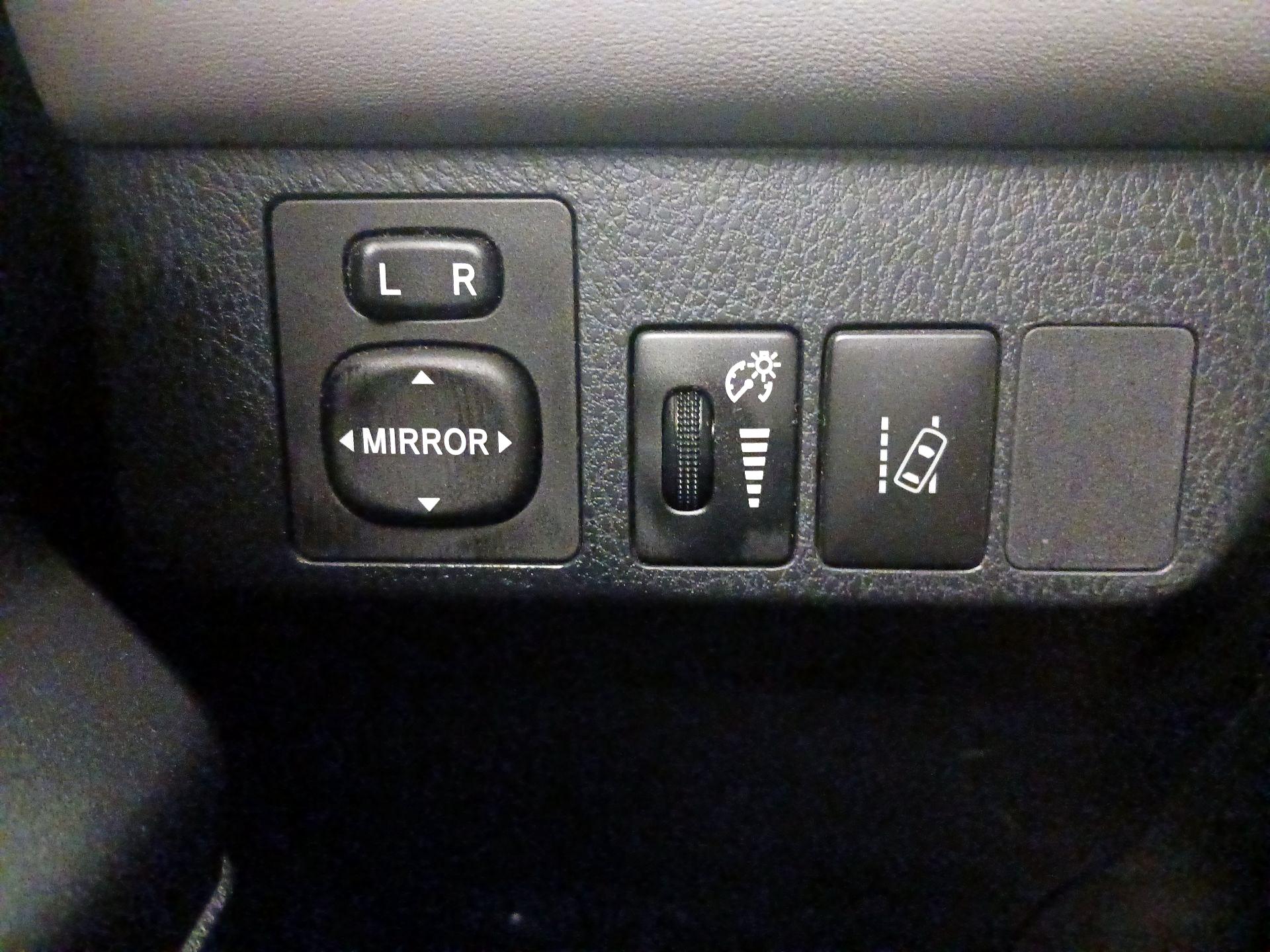 Thumbnail: 2017 Toyota RAV4 - 13