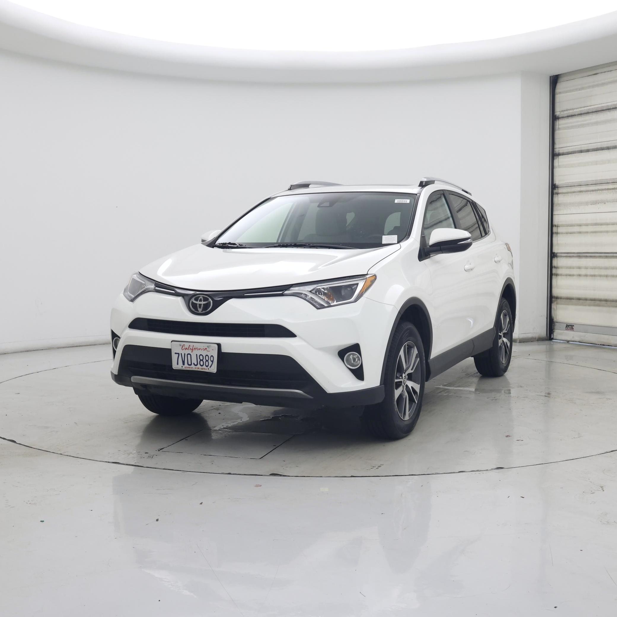 Thumbnail: 2017 Toyota RAV4 - 4