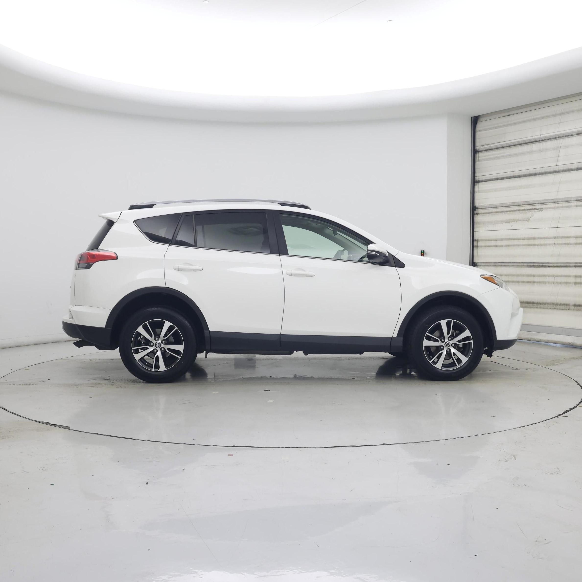 Thumbnail: 2017 Toyota RAV4 - 7