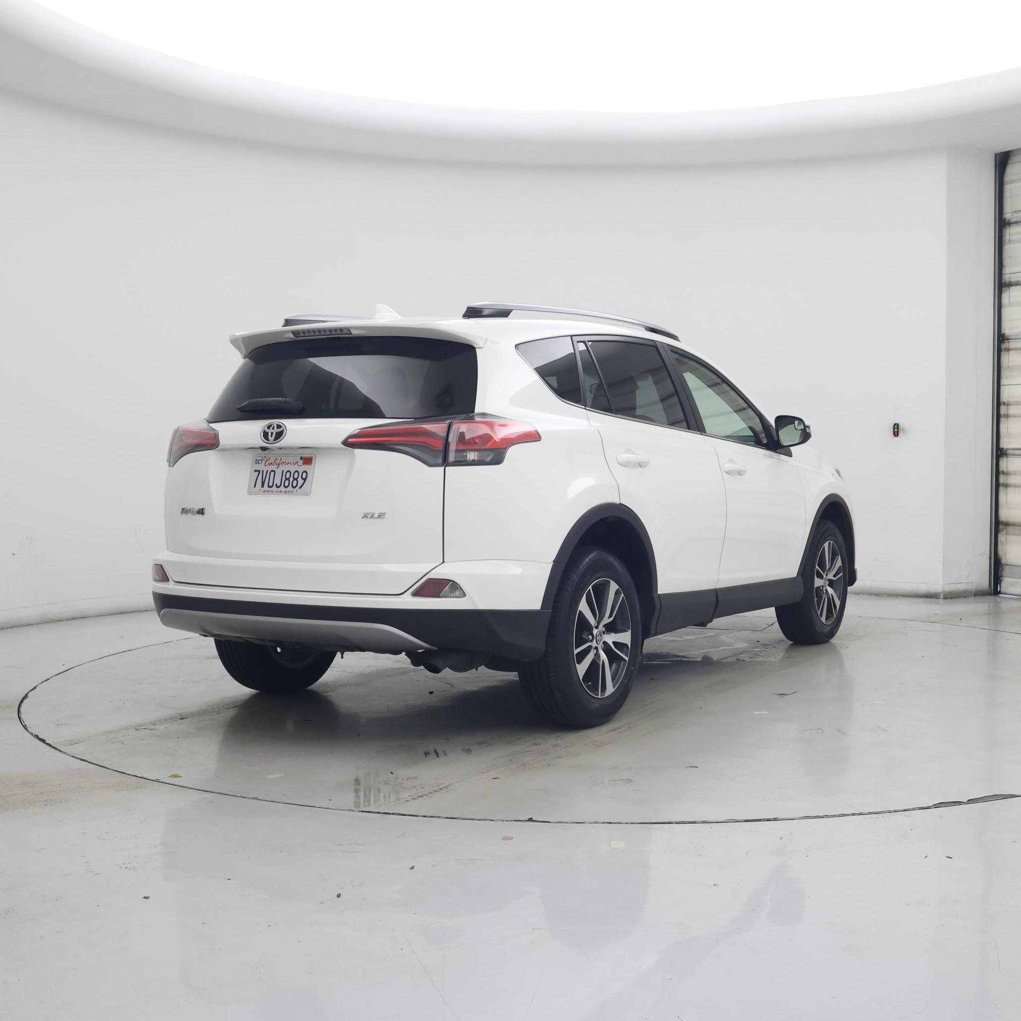 Thumbnail: 2017 Toyota RAV4 - 8