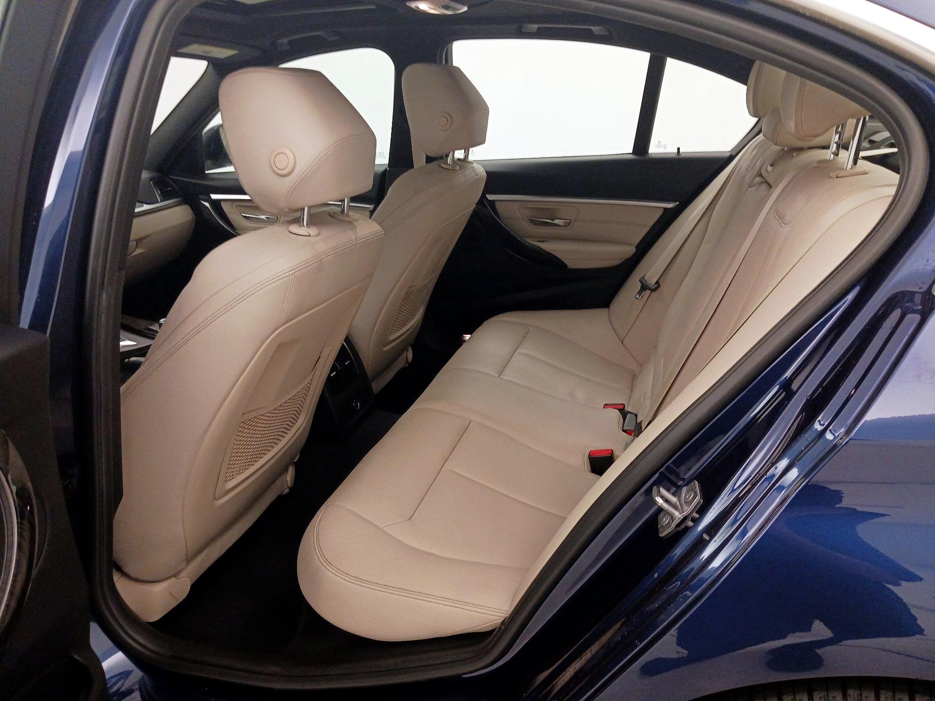 Thumbnail: 2017 BMW 3 Series - 20