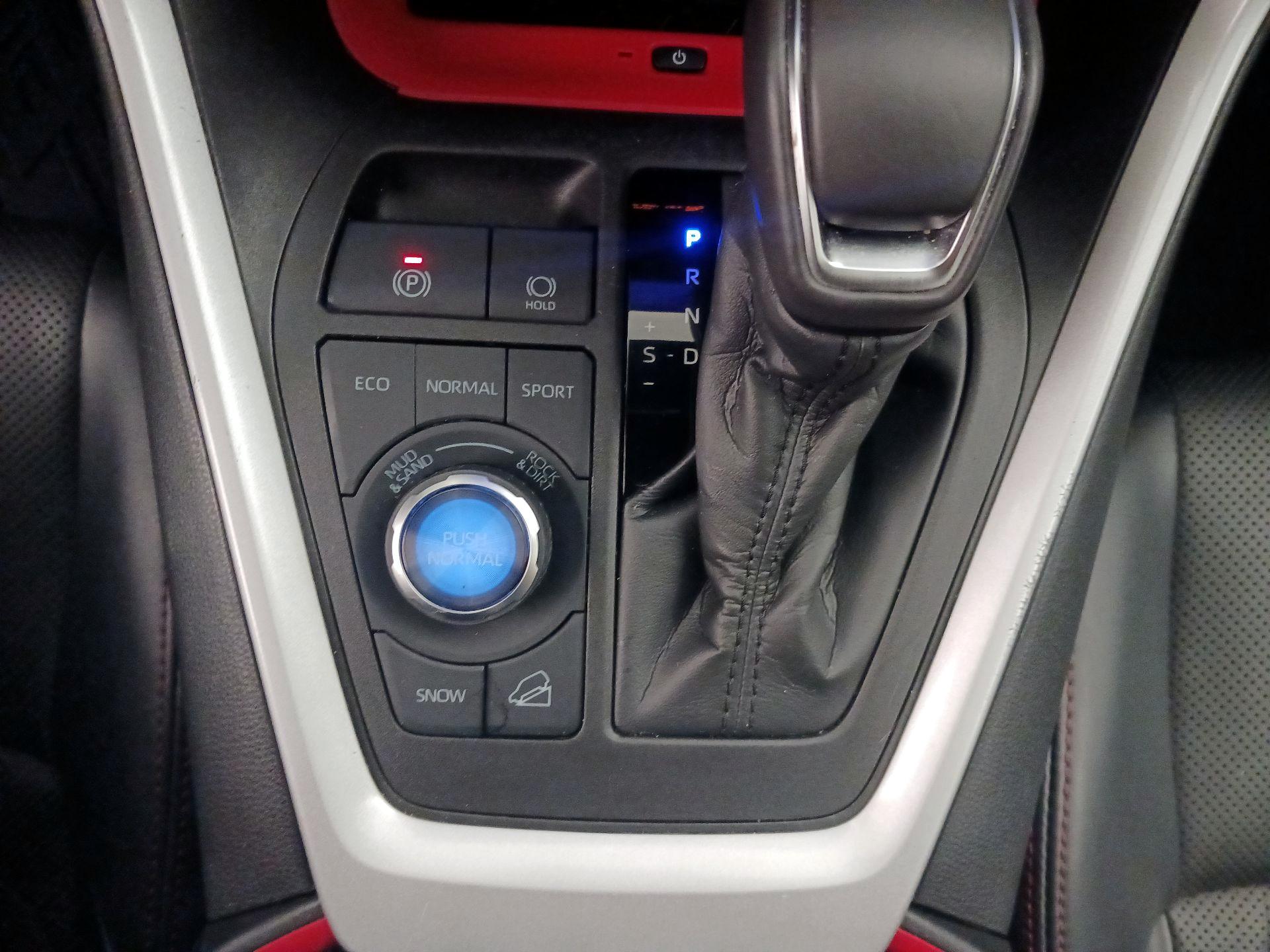 Thumbnail: 2023 Toyota RAV4 - 17