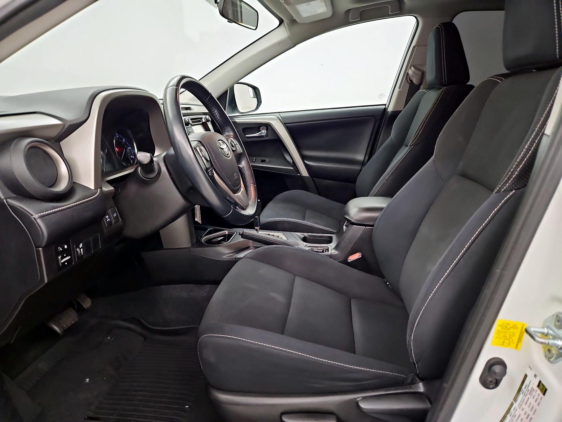 Thumbnail: 2016 Toyota RAV4 - 11