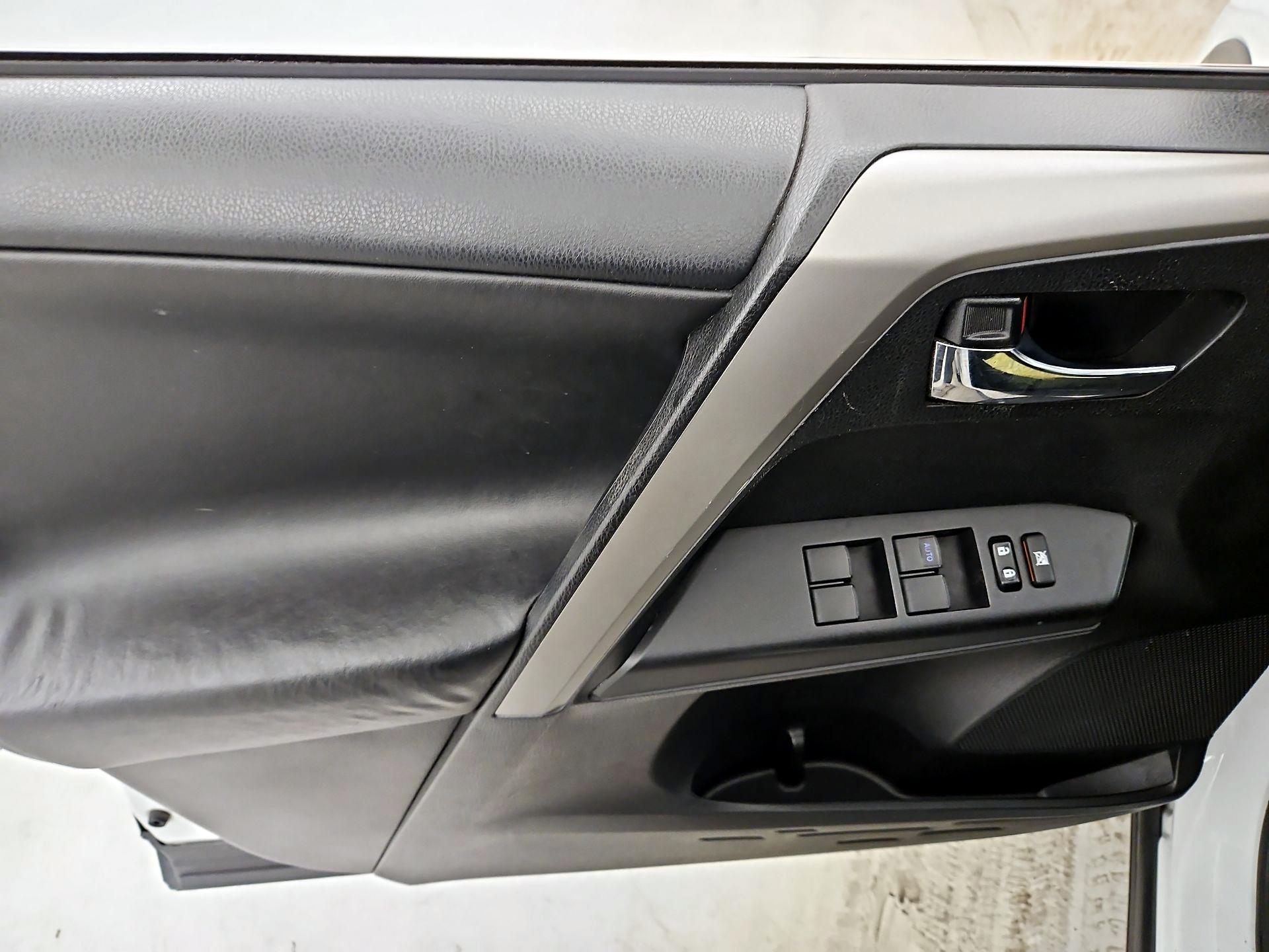 Thumbnail: 2016 Toyota RAV4 - 12