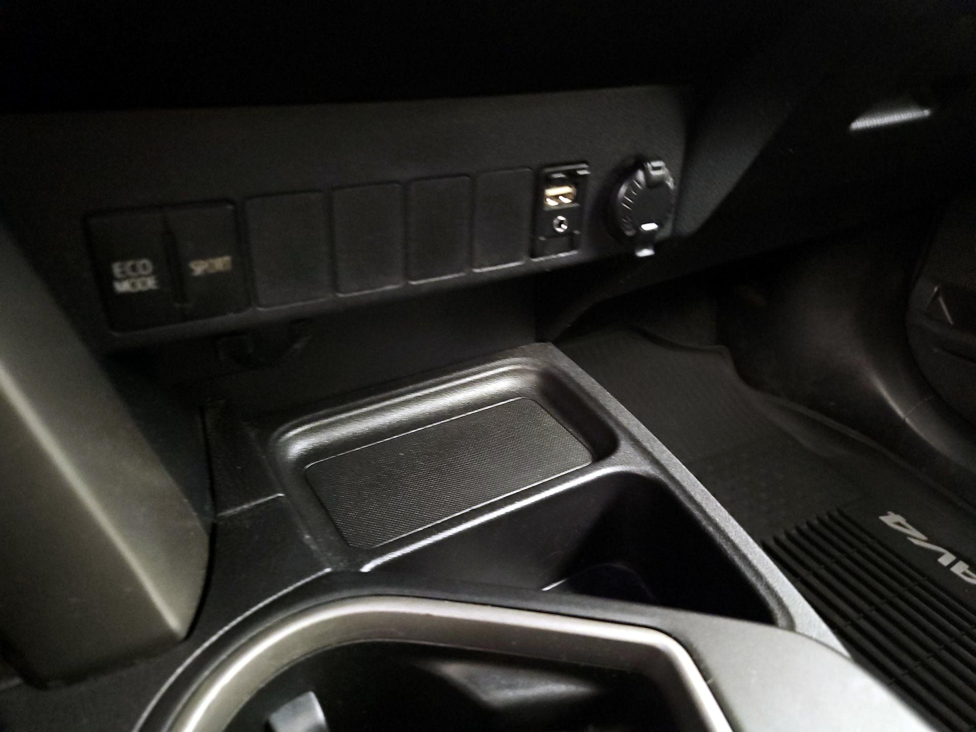 Thumbnail: 2016 Toyota RAV4 - 18