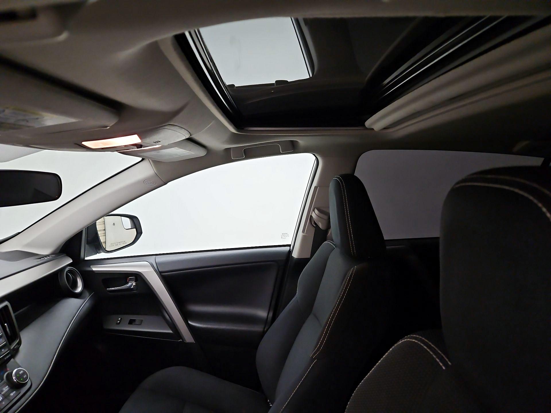 Thumbnail: 2016 Toyota RAV4 - 19