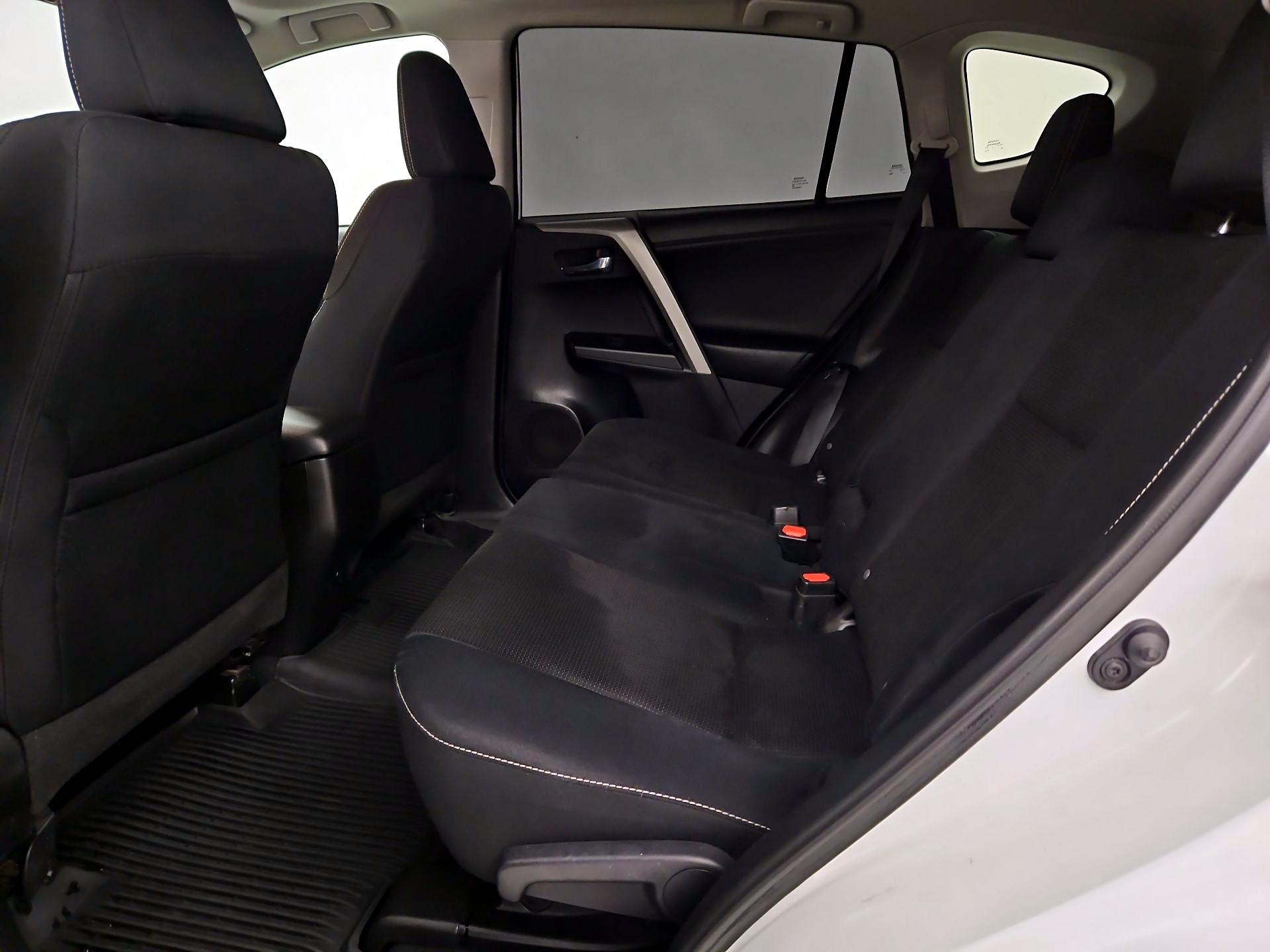 Thumbnail: 2016 Toyota RAV4 - 20