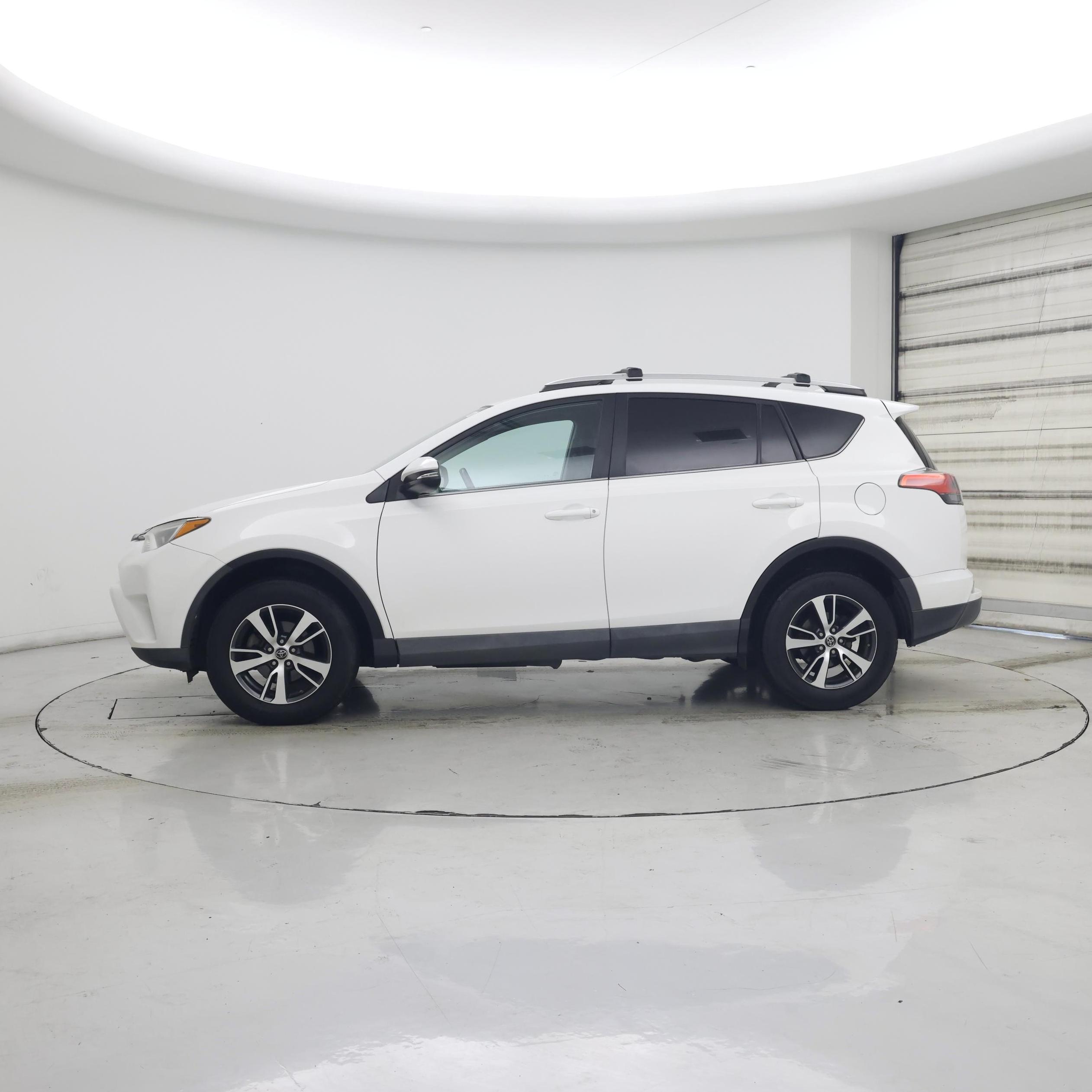Thumbnail: 2016 Toyota RAV4 - 3
