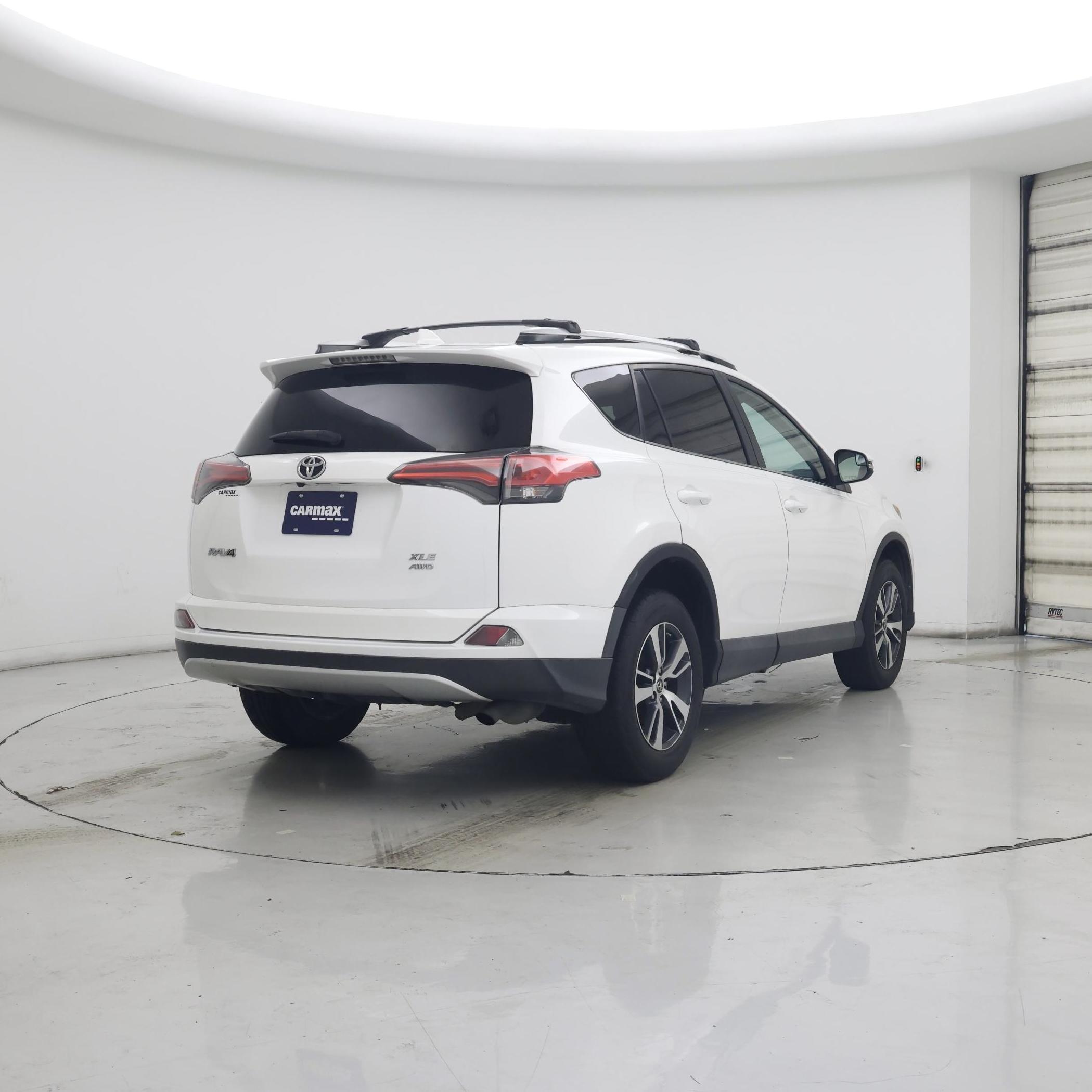 Thumbnail: 2016 Toyota RAV4 - 8