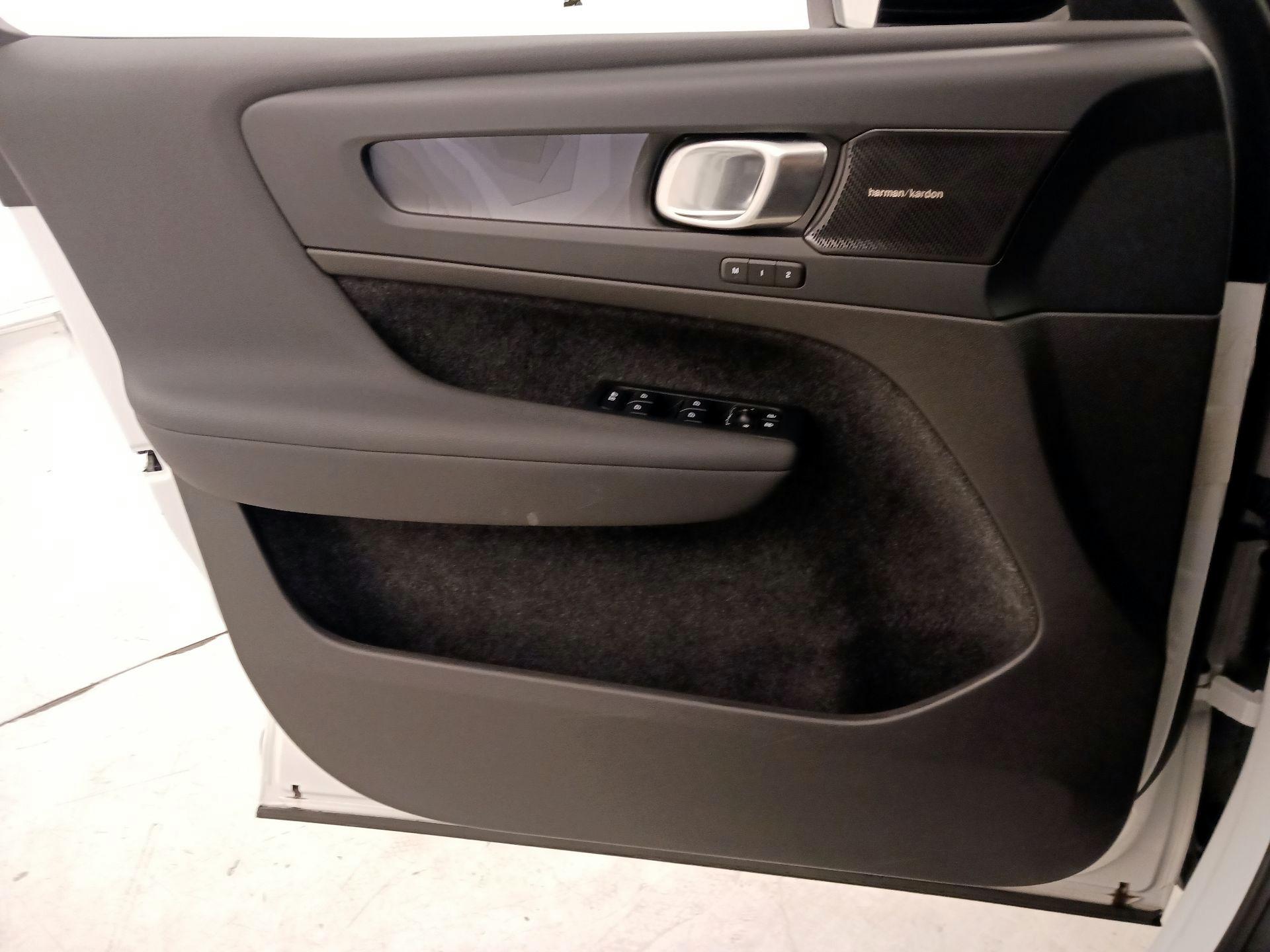 Thumbnail: 2024 Volvo C40 - 12