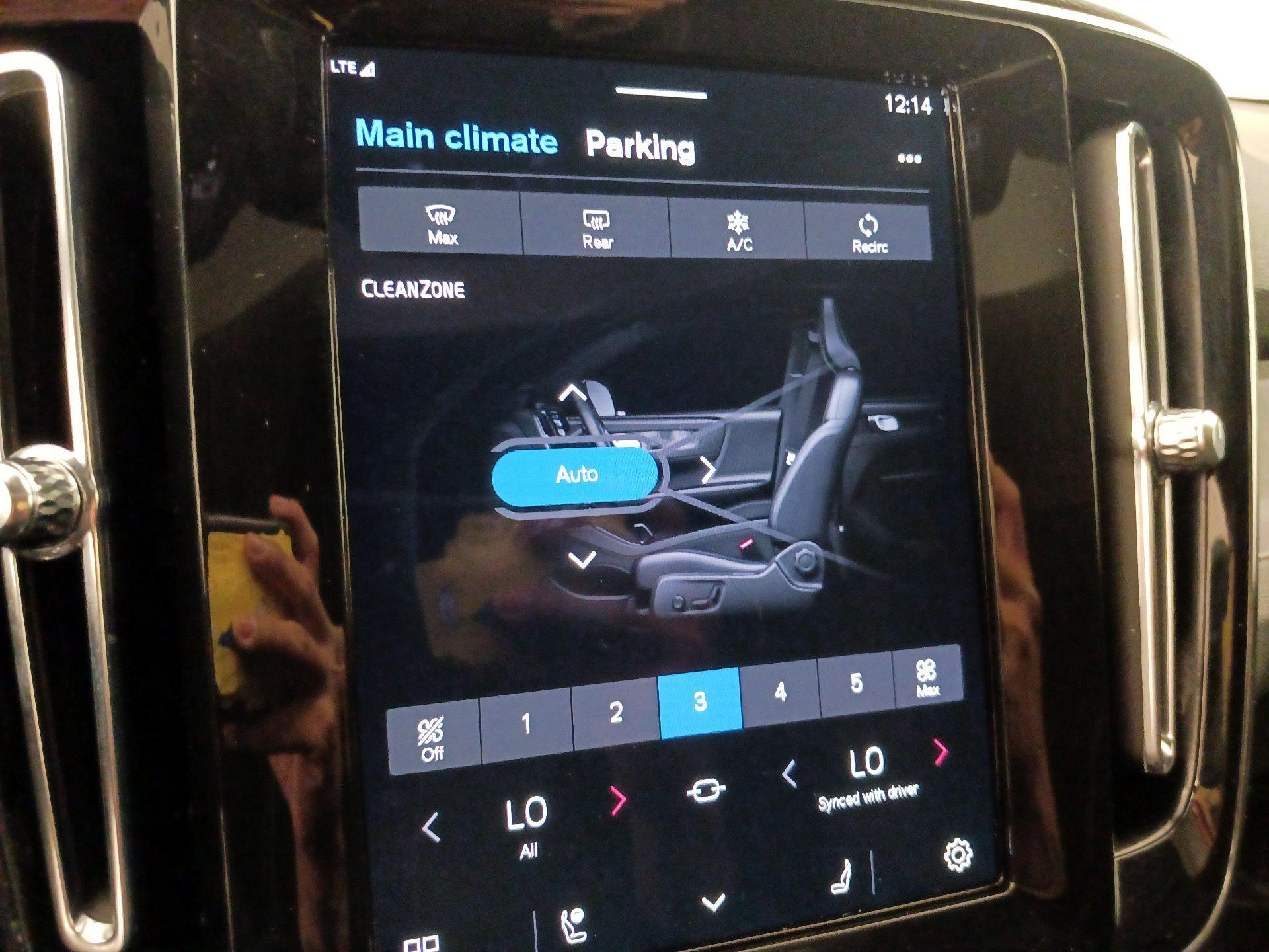 Thumbnail: 2024 Volvo C40 - 16