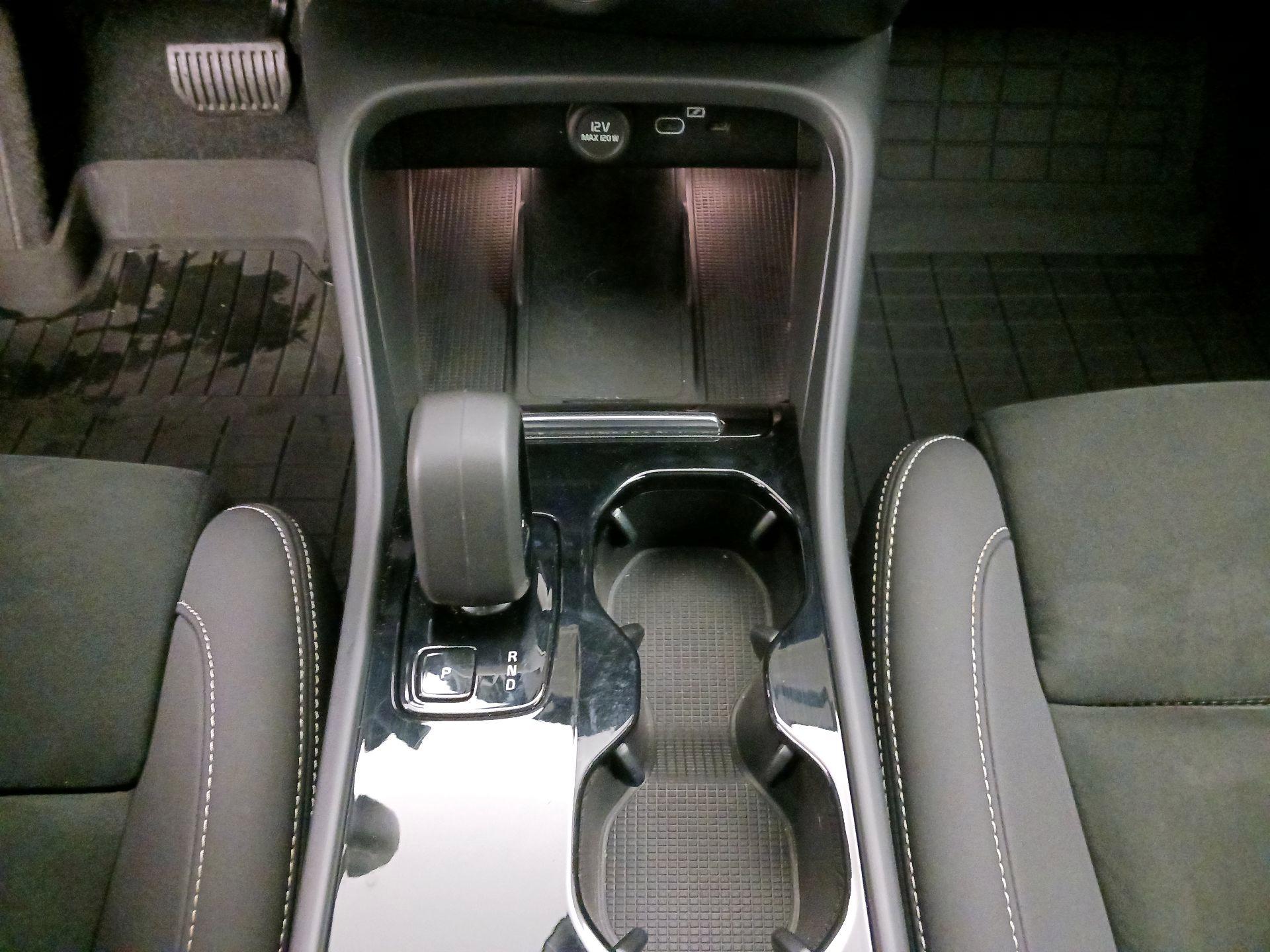 Thumbnail: 2024 Volvo C40 - 17