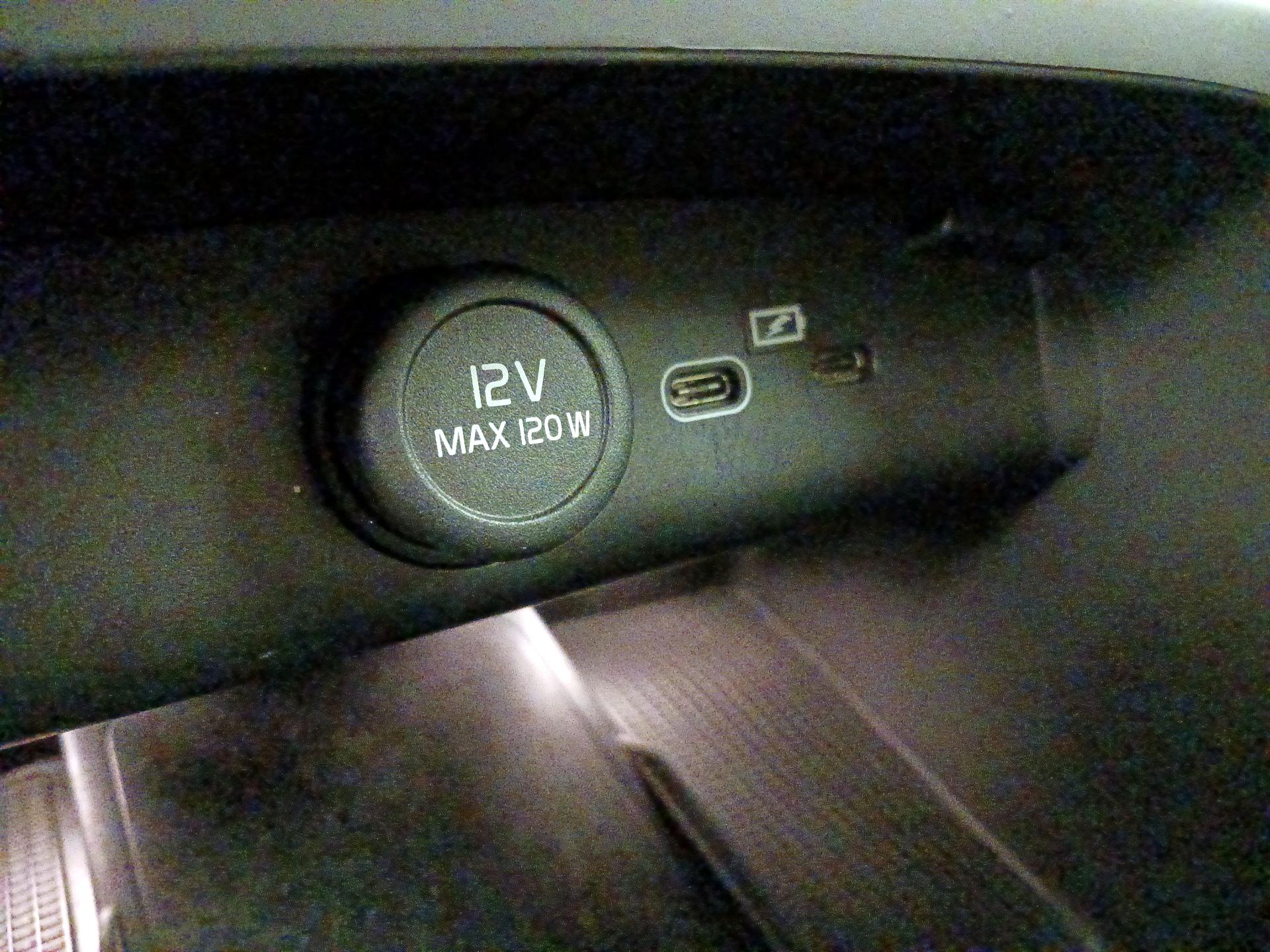 Thumbnail: 2024 Volvo C40 - 18